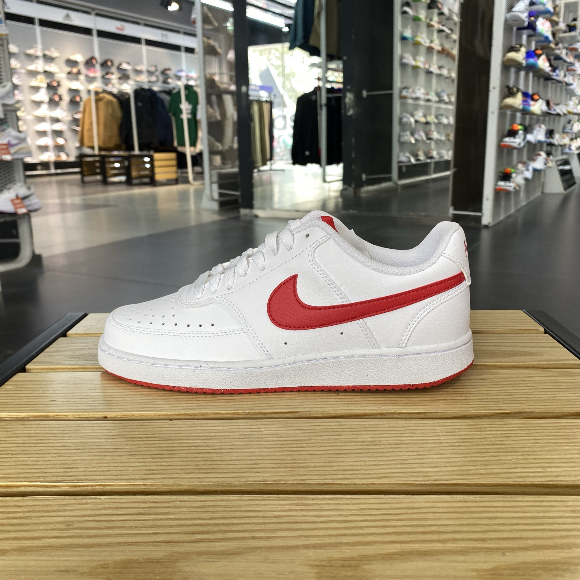 耐克白红小鞋 真的很好看