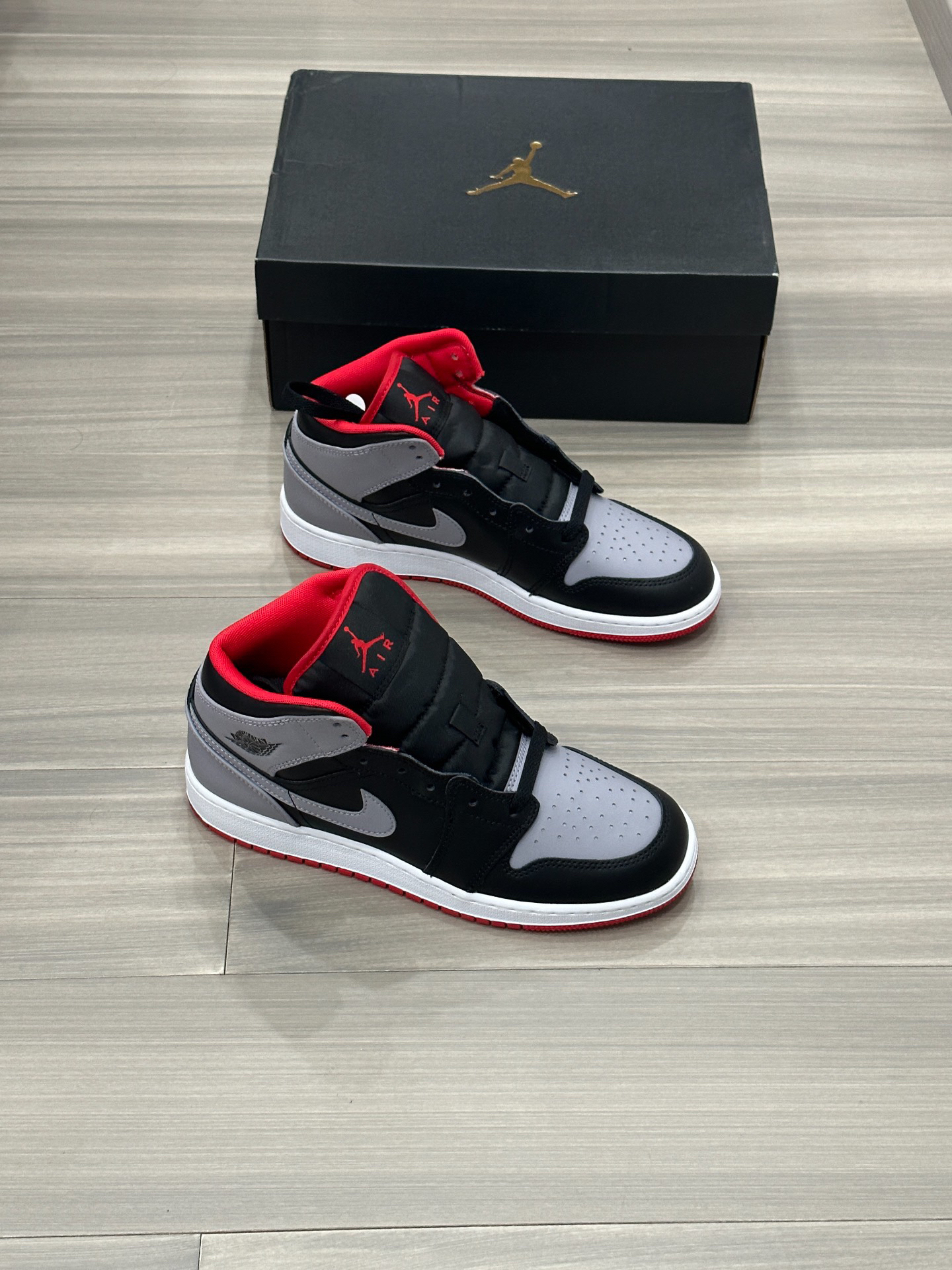 aj1鞋头孔图片