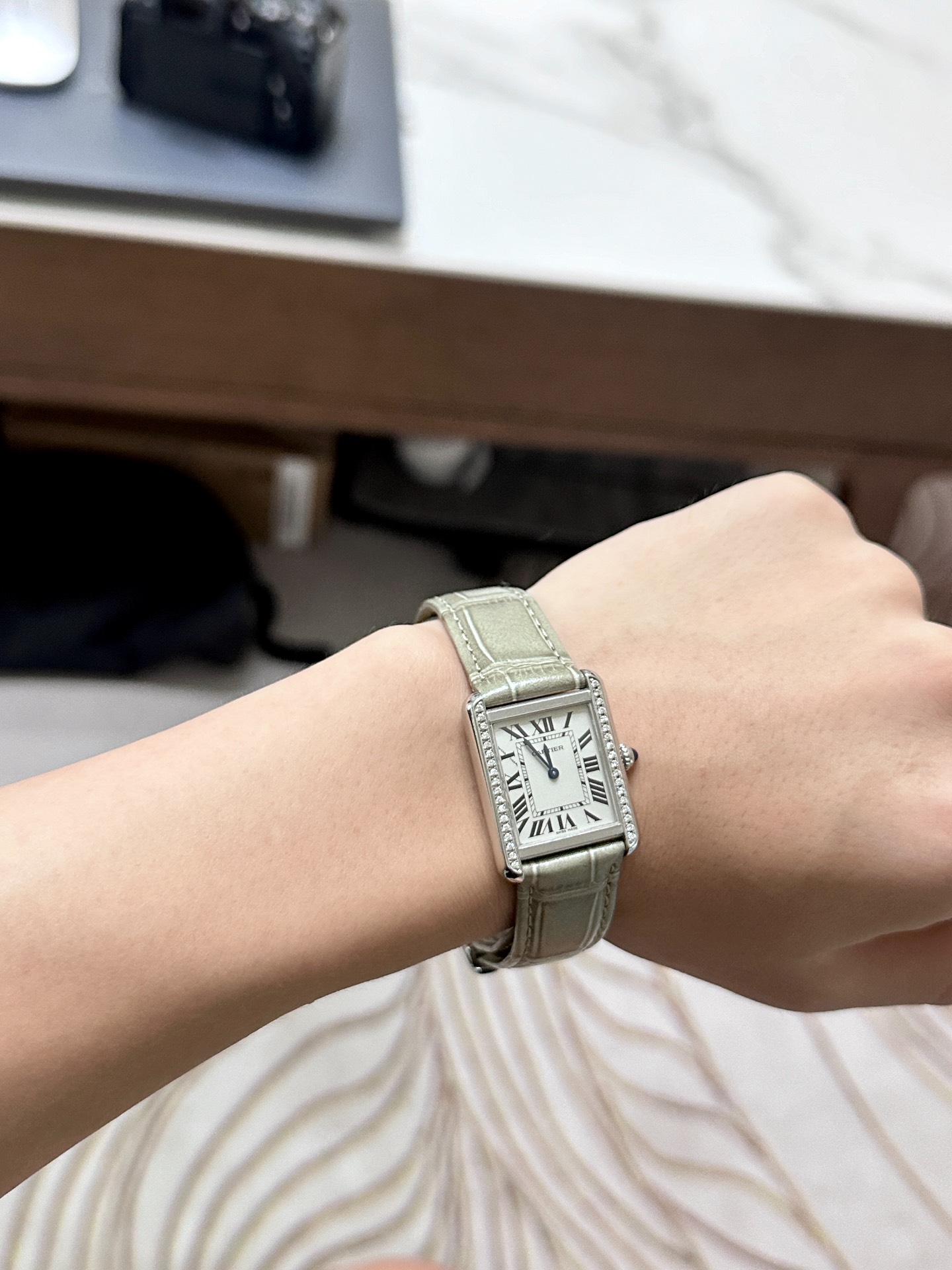 预算充足一定要买满钻
因为太闪太美啦✨#卡地亚手表 
#卡地亚满天