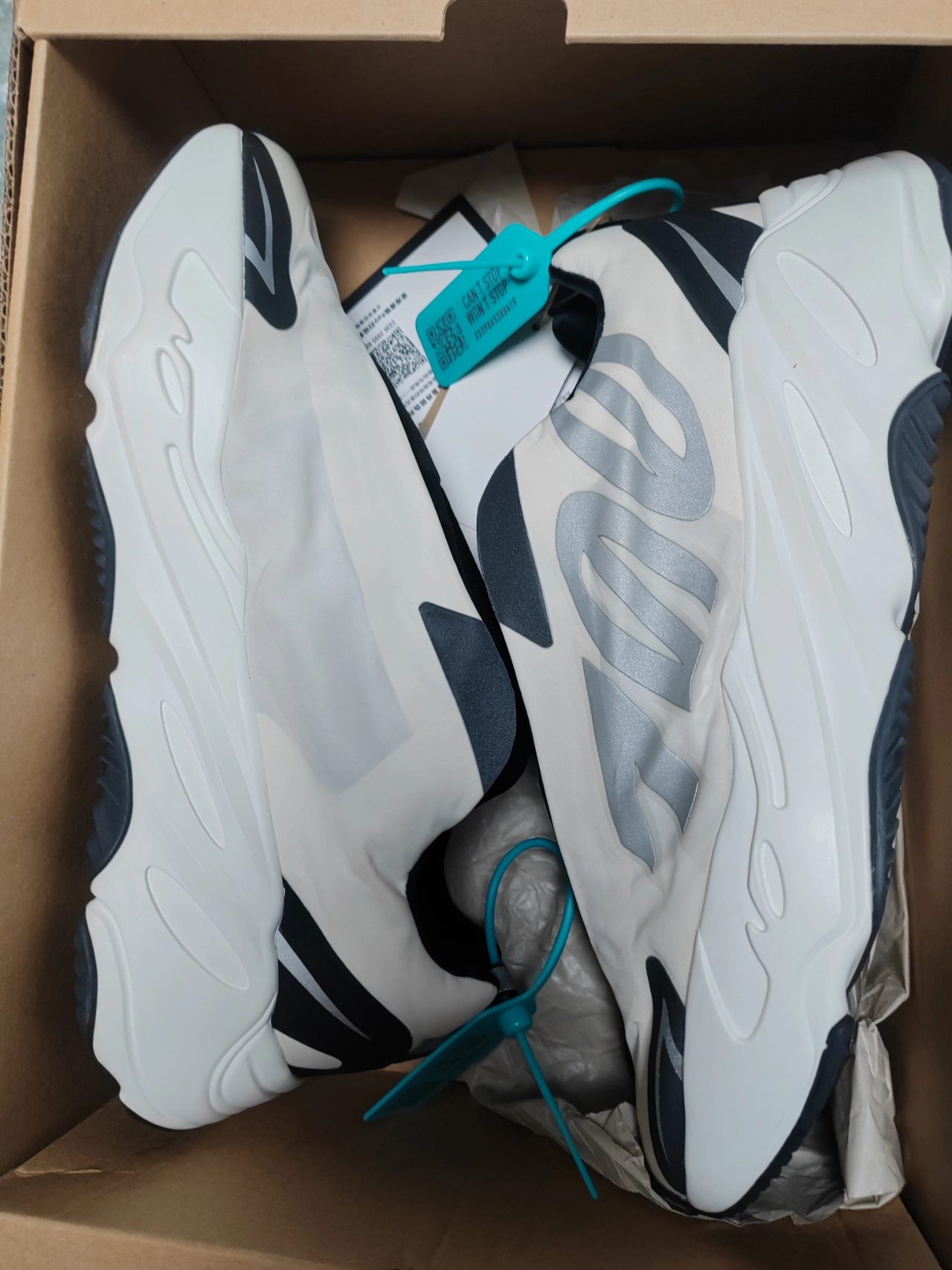 custom review-Adidas Originals Yeezy Boost 700 MNVN Slip-resistant Low Top Footwear Cushioned Shoes Unisex Lace-up Не включено