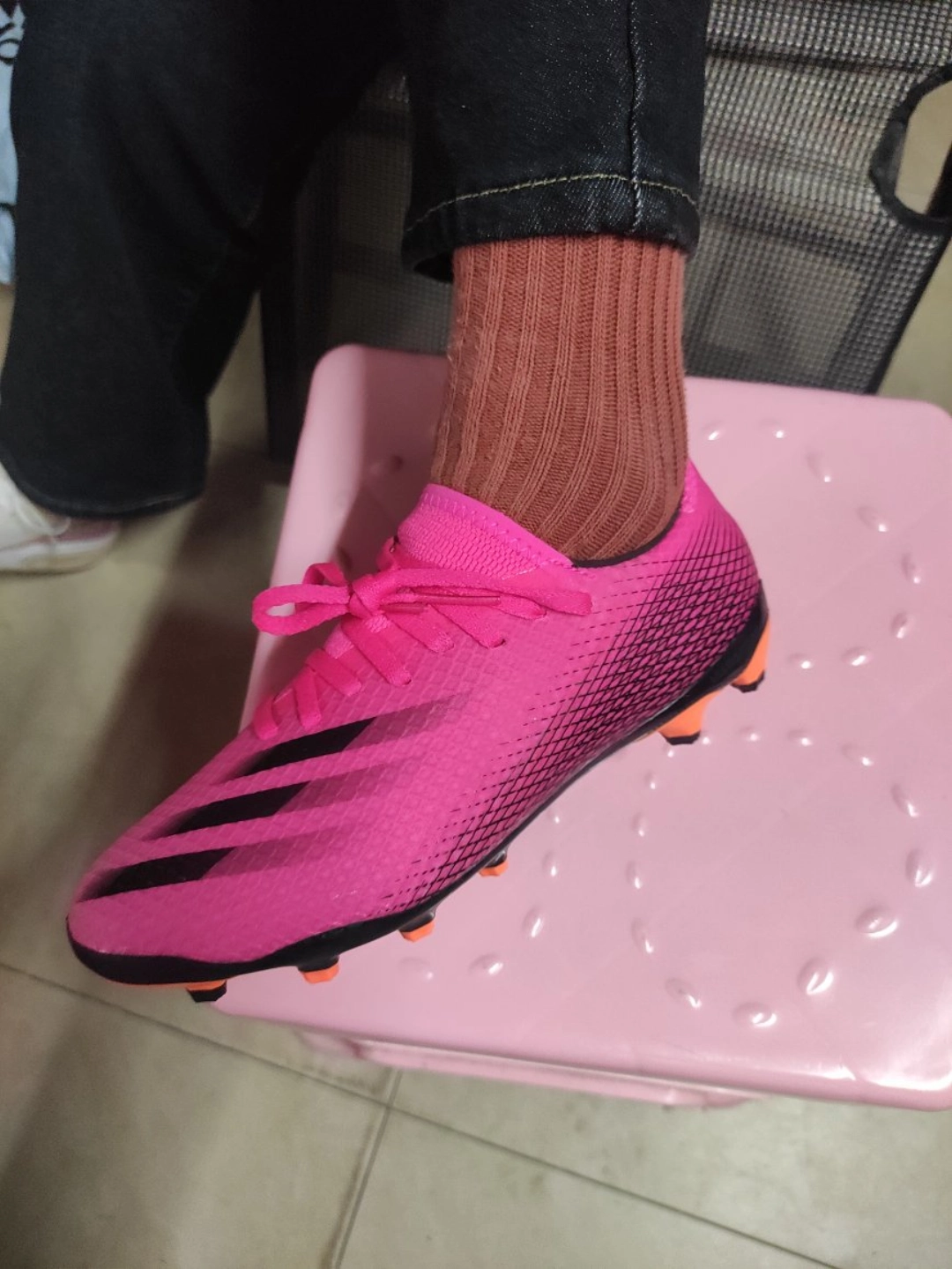 阿迪达斯儿童足球鞋,粉色yyds