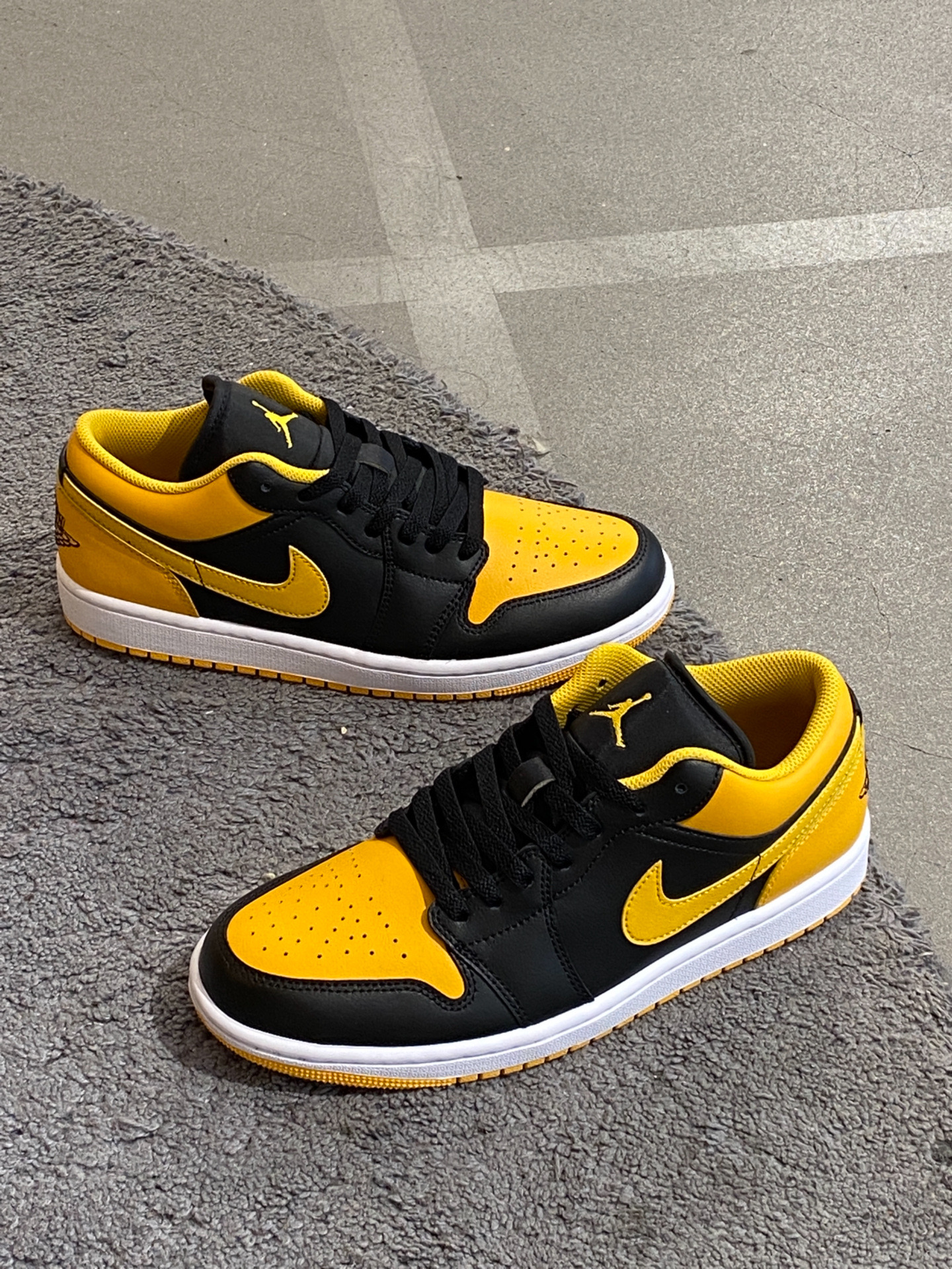 太闪耀了吧💥aj 1 low 大黄蜂🐝🐝🐝
