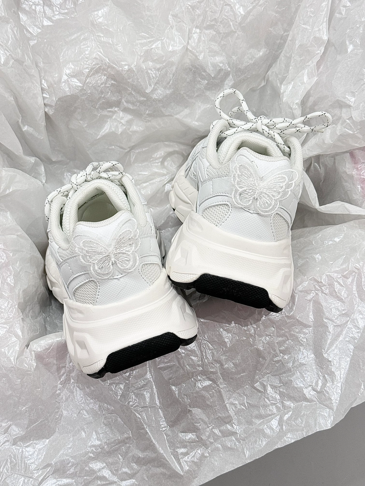 wow!是我一眼心动的少女心白色运动鞋!