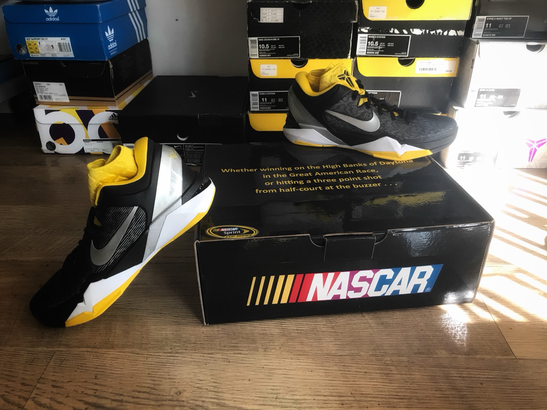 科比7黑黄首发配色