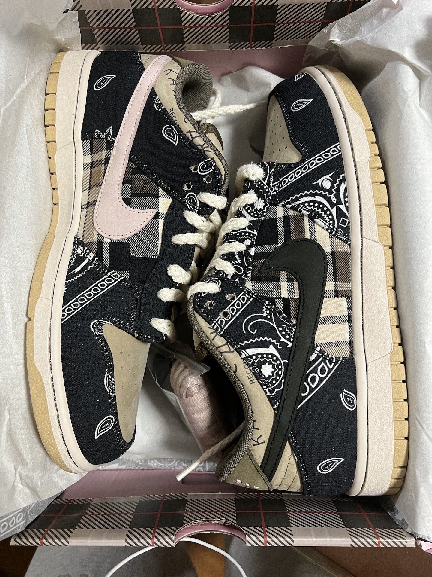 看着挺不错的#dunk好看配色 #百搭鞋子dunk #腰果花dunk