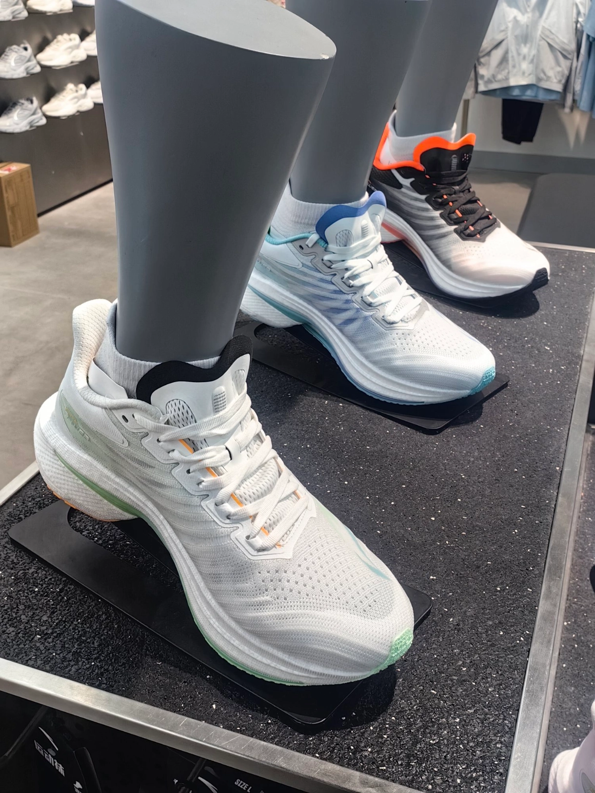 不服不行996015——安踏马赫4代