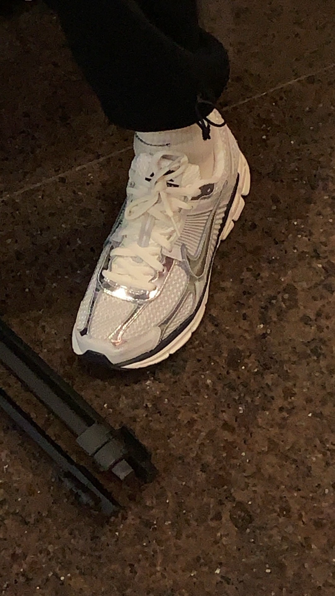 custom review-Nike Zoom Vomero 5 Photon Dust Metallic Silver Women's