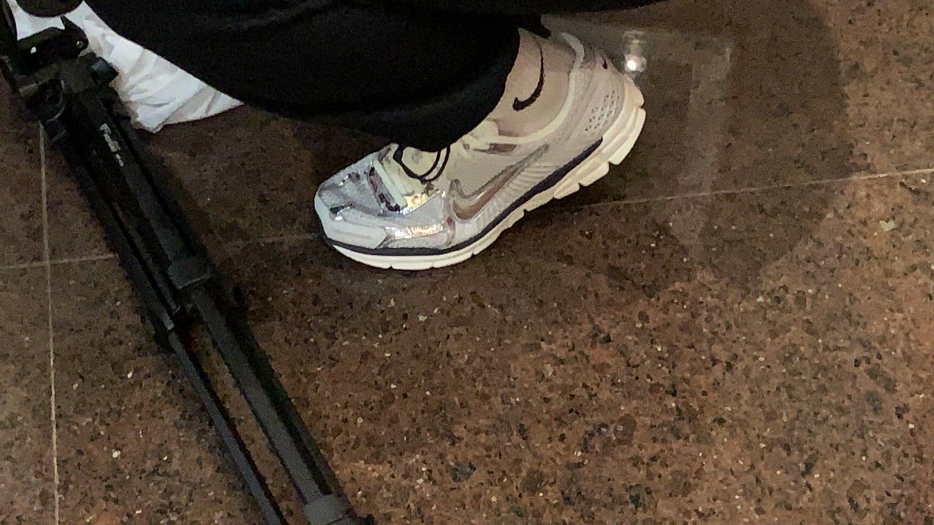 custom review-Nike Zoom Vomero 5 Photon Dust Metallic Silver Women's