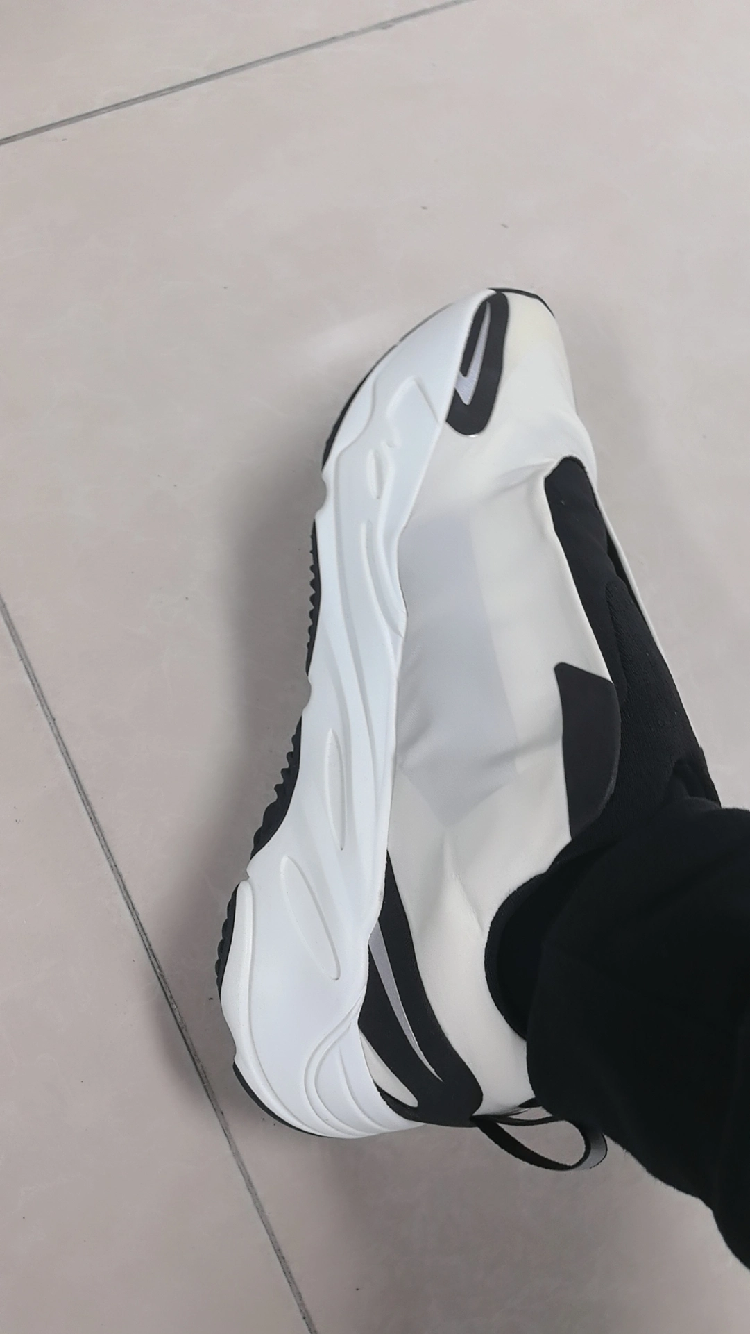 custom review-Adidas Originals Yeezy Boost 700 MNVN Slip-resistant Low Top Footwear Cushioned Shoes Unisex Lace-up Не включено