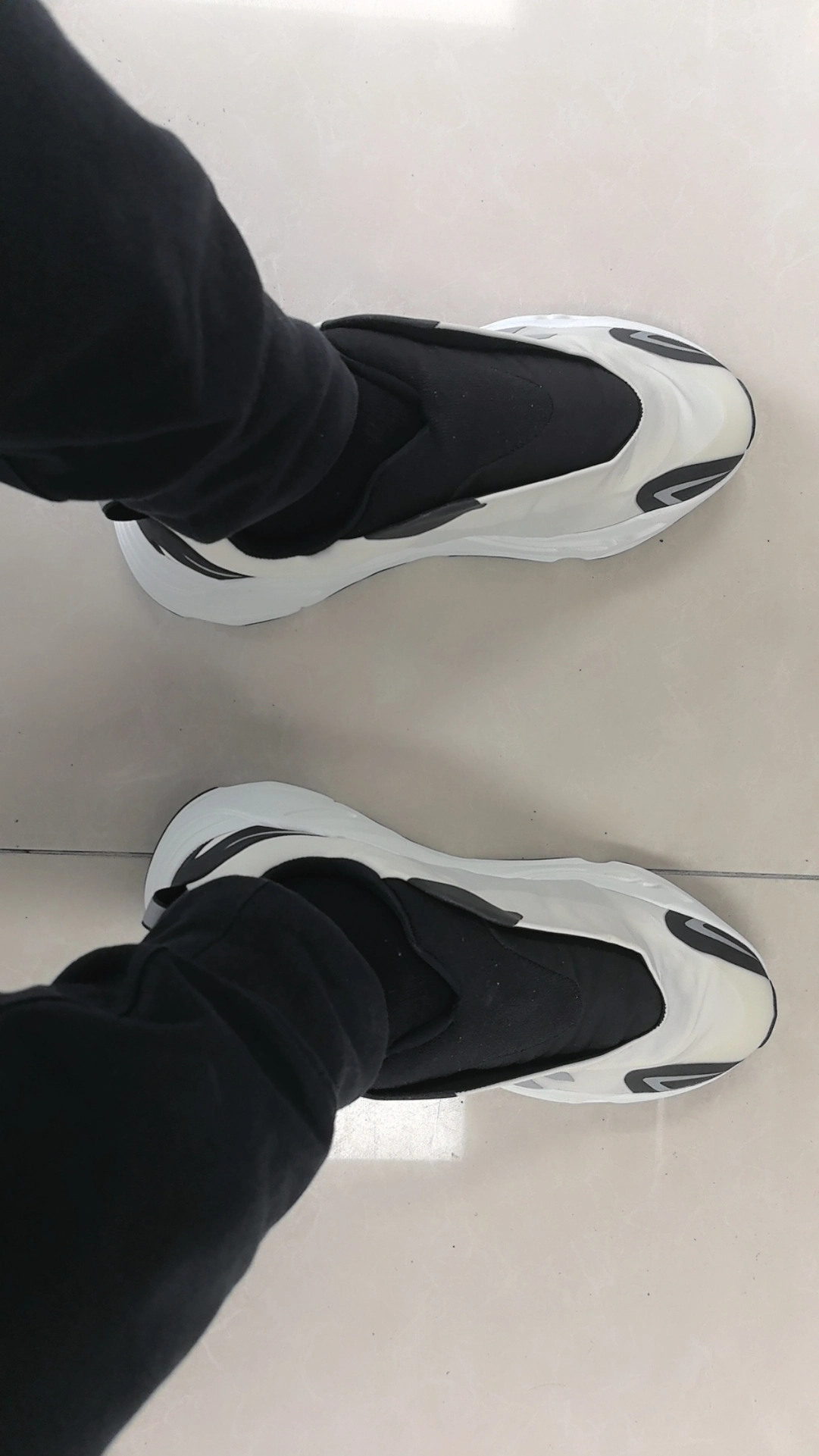 custom review-Adidas Originals Yeezy Boost 700 MNVN Slip-resistant Low Top Footwear Cushioned Shoes Unisex Lace-up Не включено