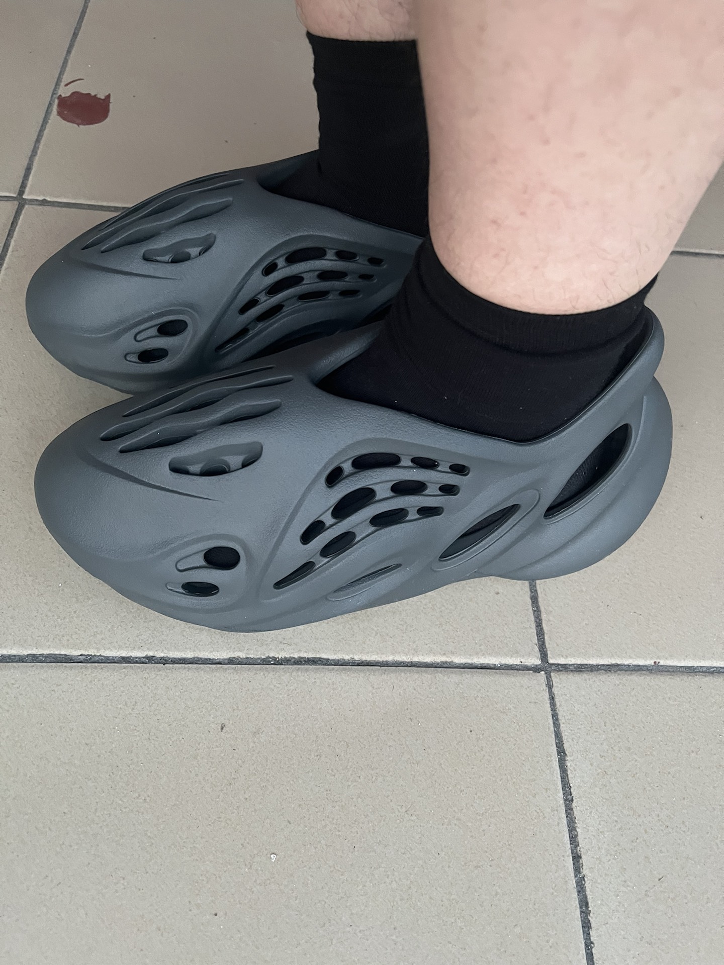 custom review-Adidas Originals Yeezy Foam Runner 'Carbon' Sabo Unisex Gray Adidas Originals Yeezy Foam Runner 'Угольный' Сабо Унисекс Серый