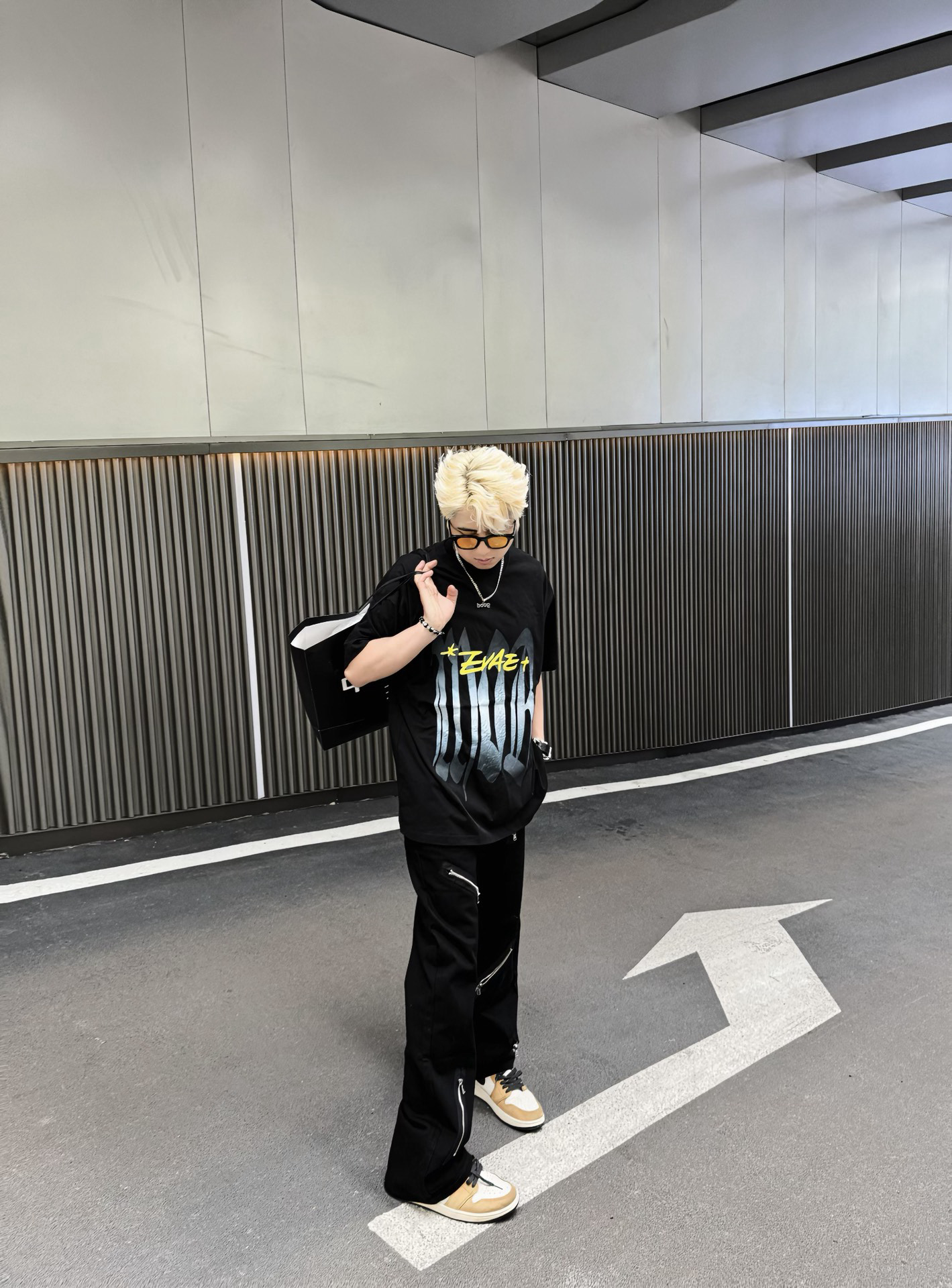 高街男孩又饿了?果然帅不能当饭吃!