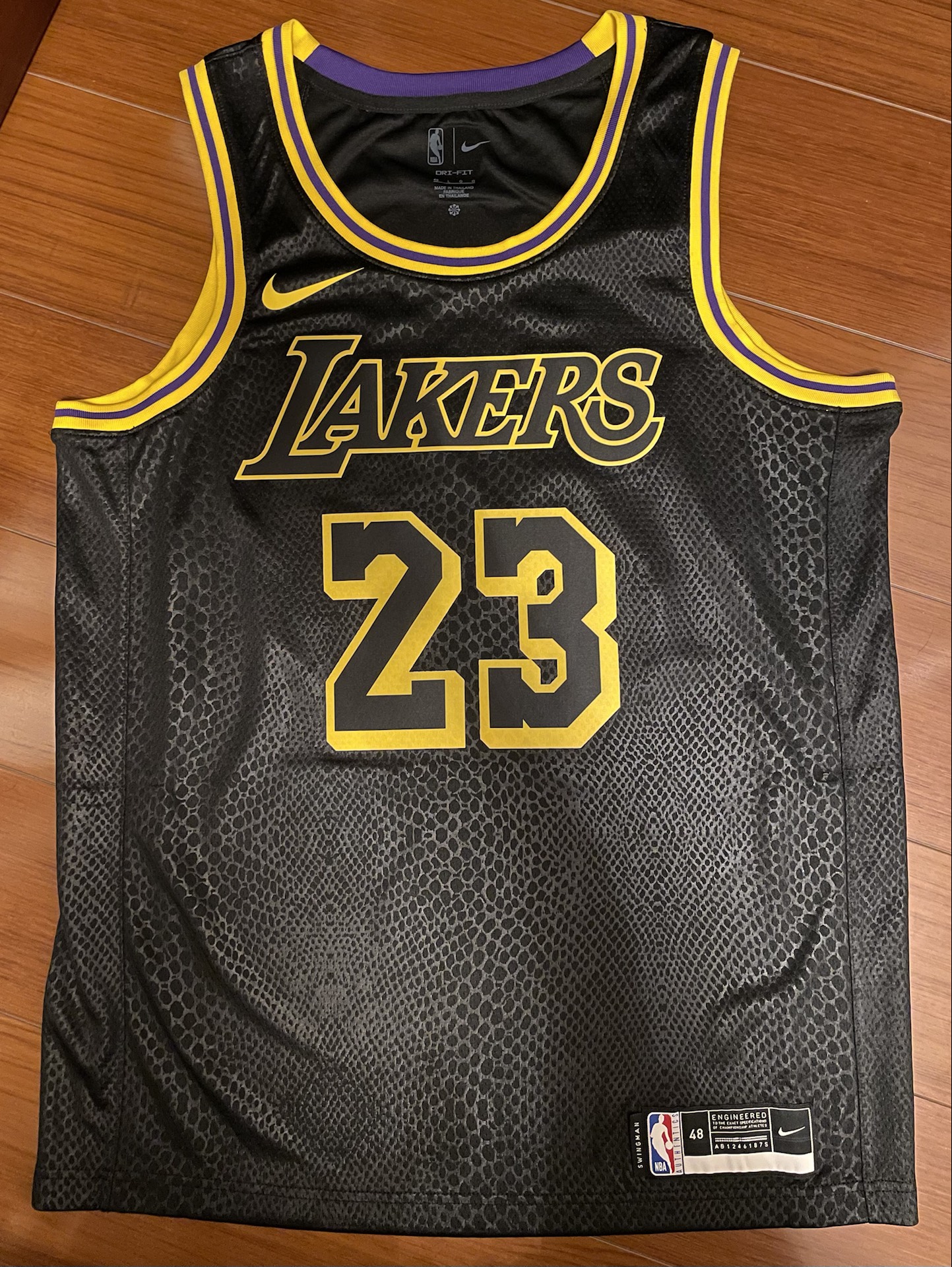 nike詹姆斯黑曼巴球衣