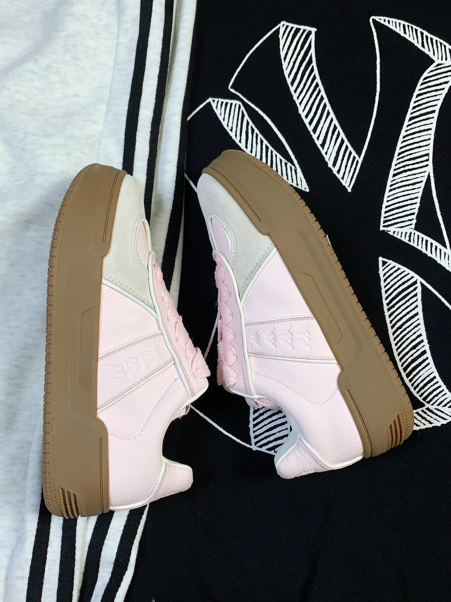 普通mlb黑色大印花卫衣77搭配简约条纹裤轻轻松松～ kappa板鞋我穿