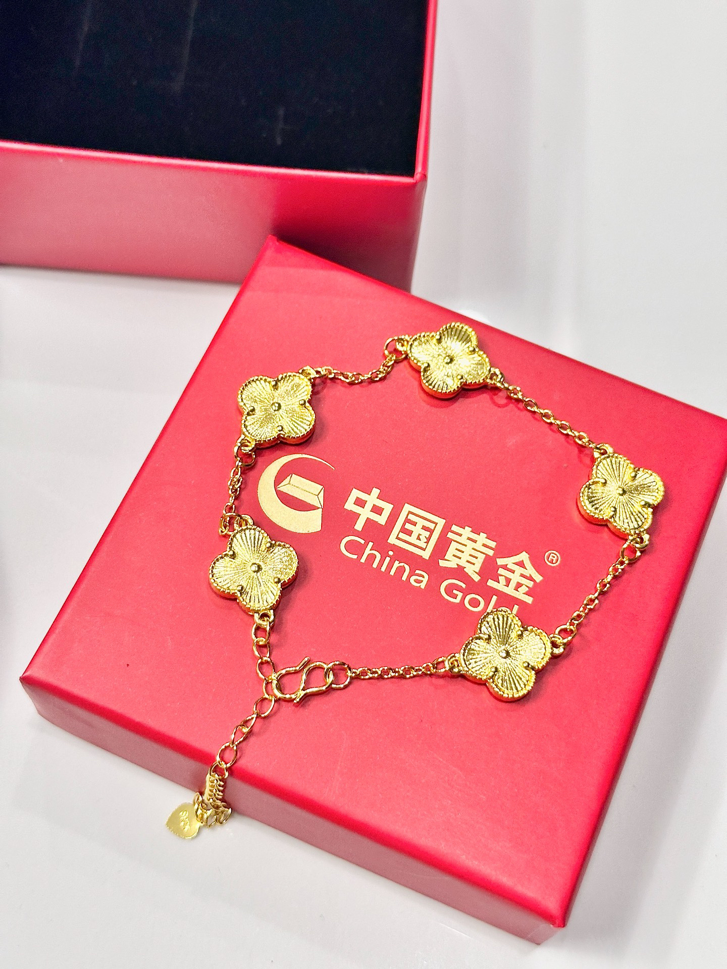 黄金真是富贵迷人眼啊!