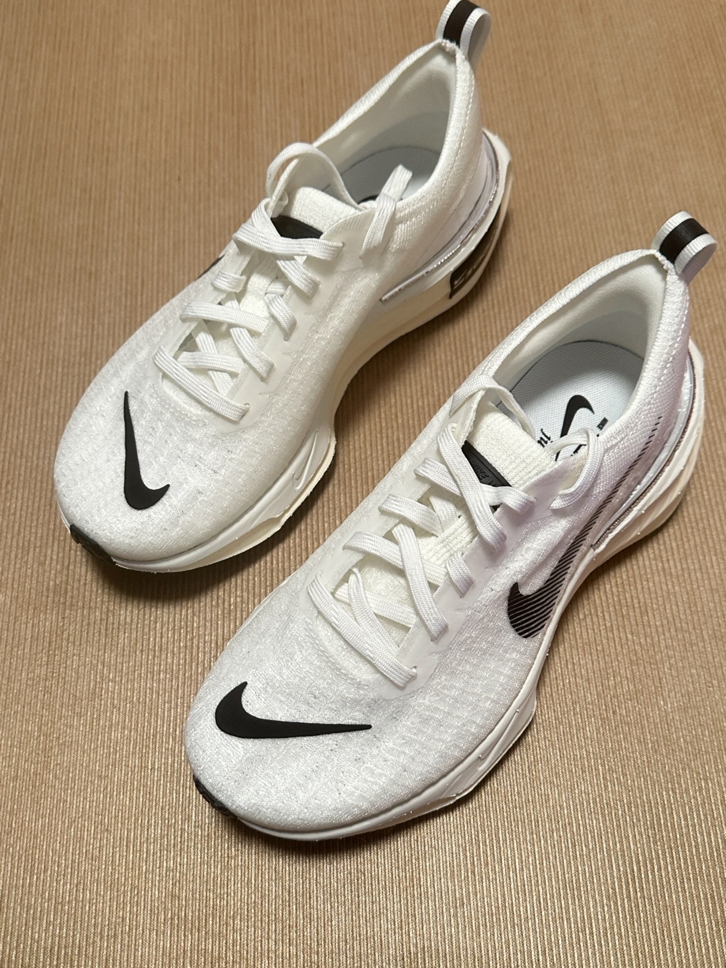 "nike invincible run" 白色 女跑鞋真的太好看了