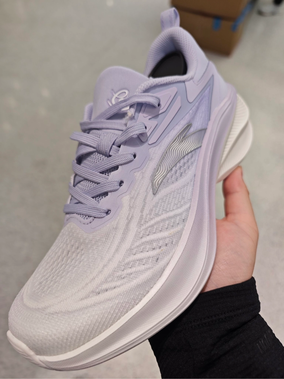 安踏女款休闲鞋跑鞋