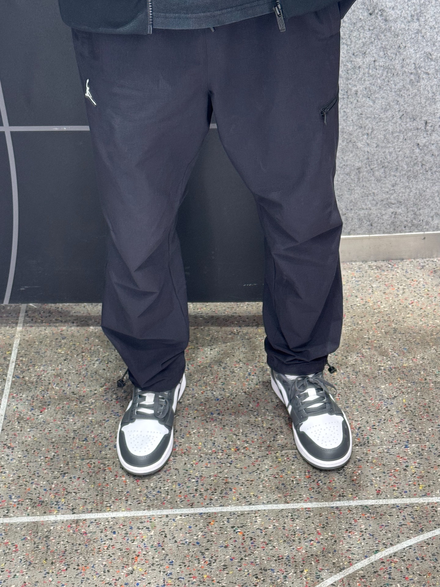 分享黑色百搭乔丹裤子,百搭低帮鞋子aj1