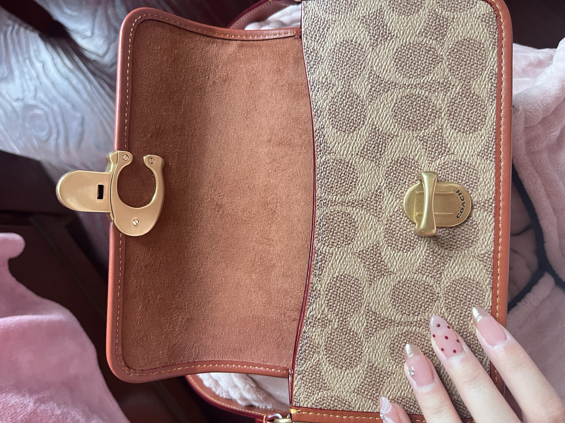 custom review-COACH Studio Коровья кожа Сумка на плечо Маленькая квадратная сумка Портативная сумка через плечо Маленькая женская