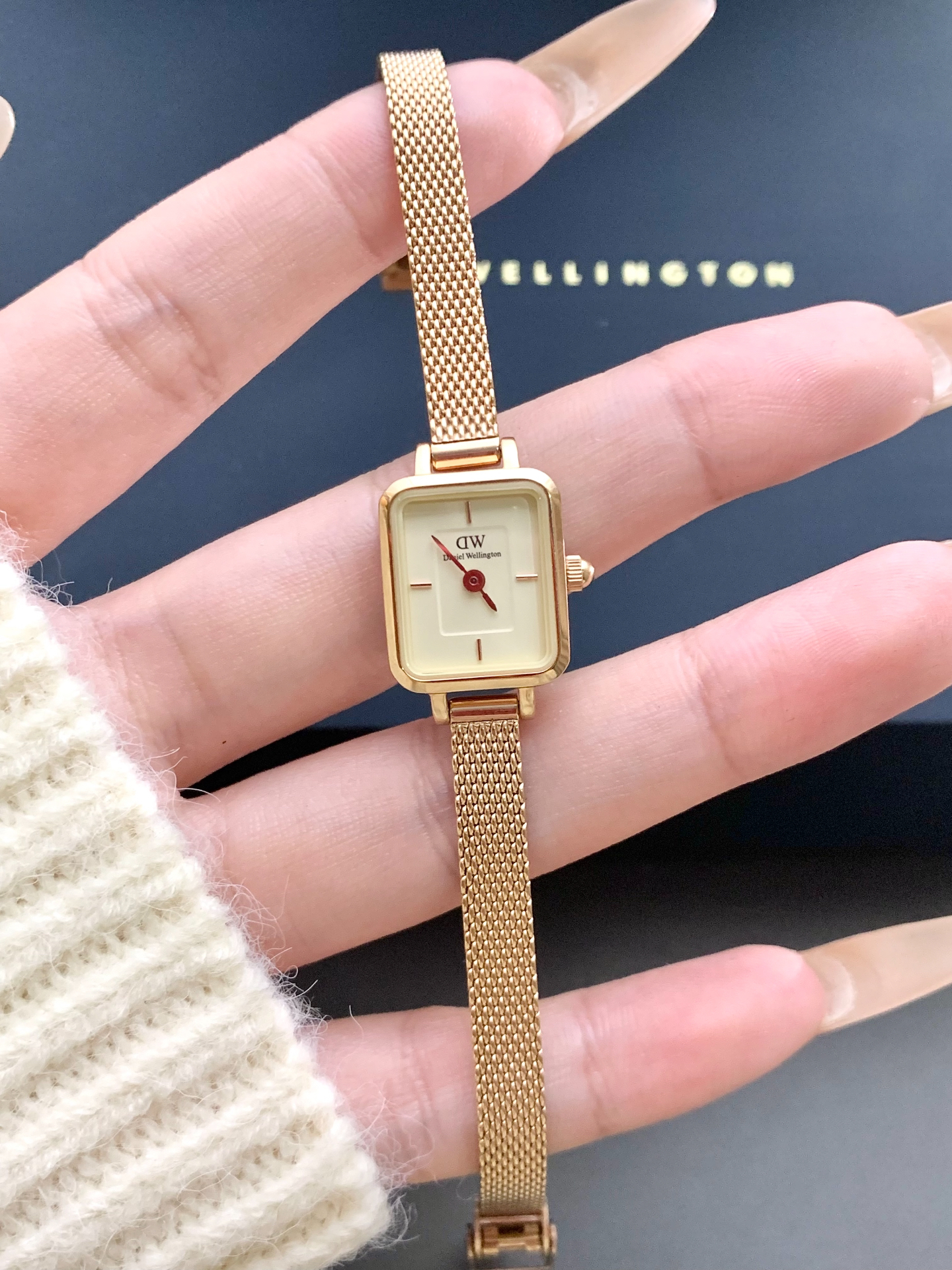 dw手表手表带着丢人吗，dw手表不戴着就不会走吗