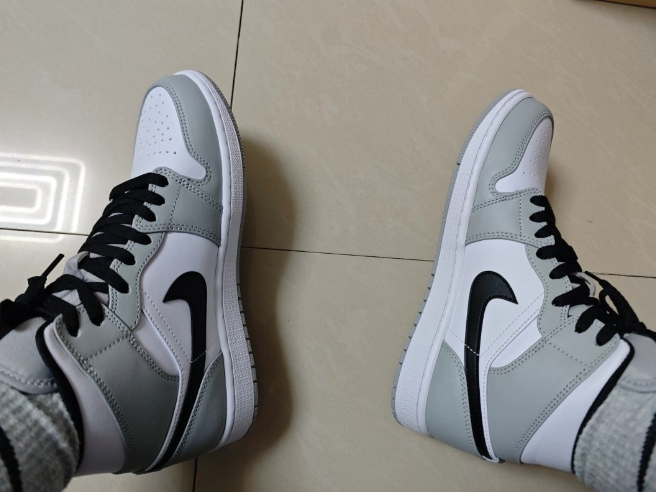 custom review-Air Jordan 1 Mid 'Smoke Grey'