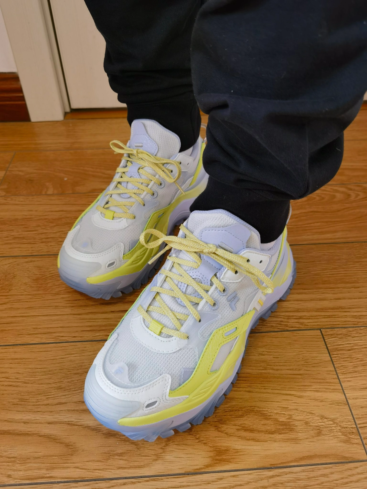 网面特别透气 鞋子很轻盈特别好穿哦 很适合夏季穿着 #夏日透气老爹鞋