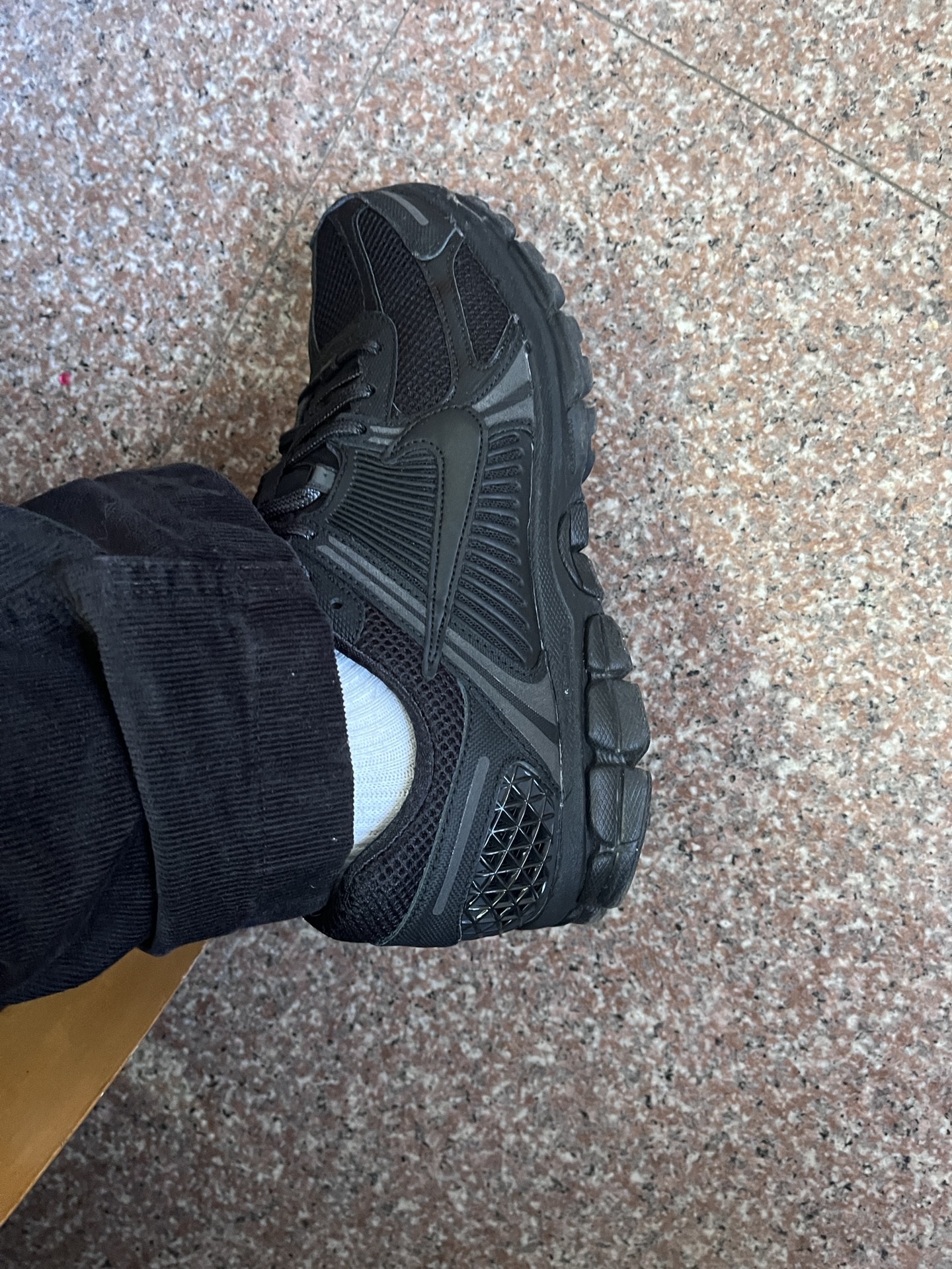 custom review-Nike Zoom Vomero 5 Triple Black