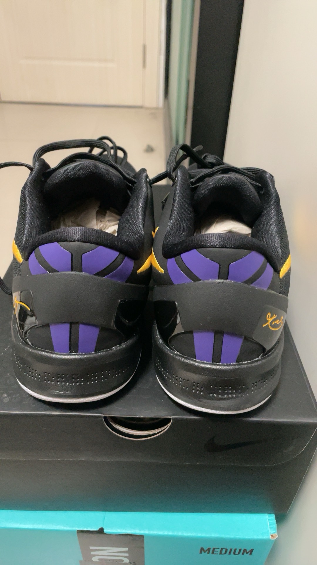 custom review-Nike Kobe 8 Protro 'Hollywood Nights'