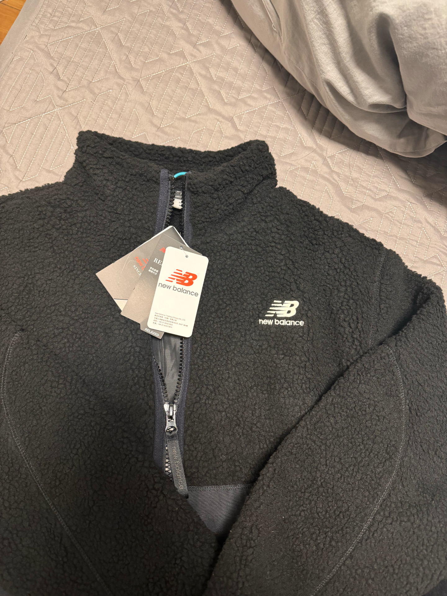 custom review-New Balance совместная брендированная куртка женская черная