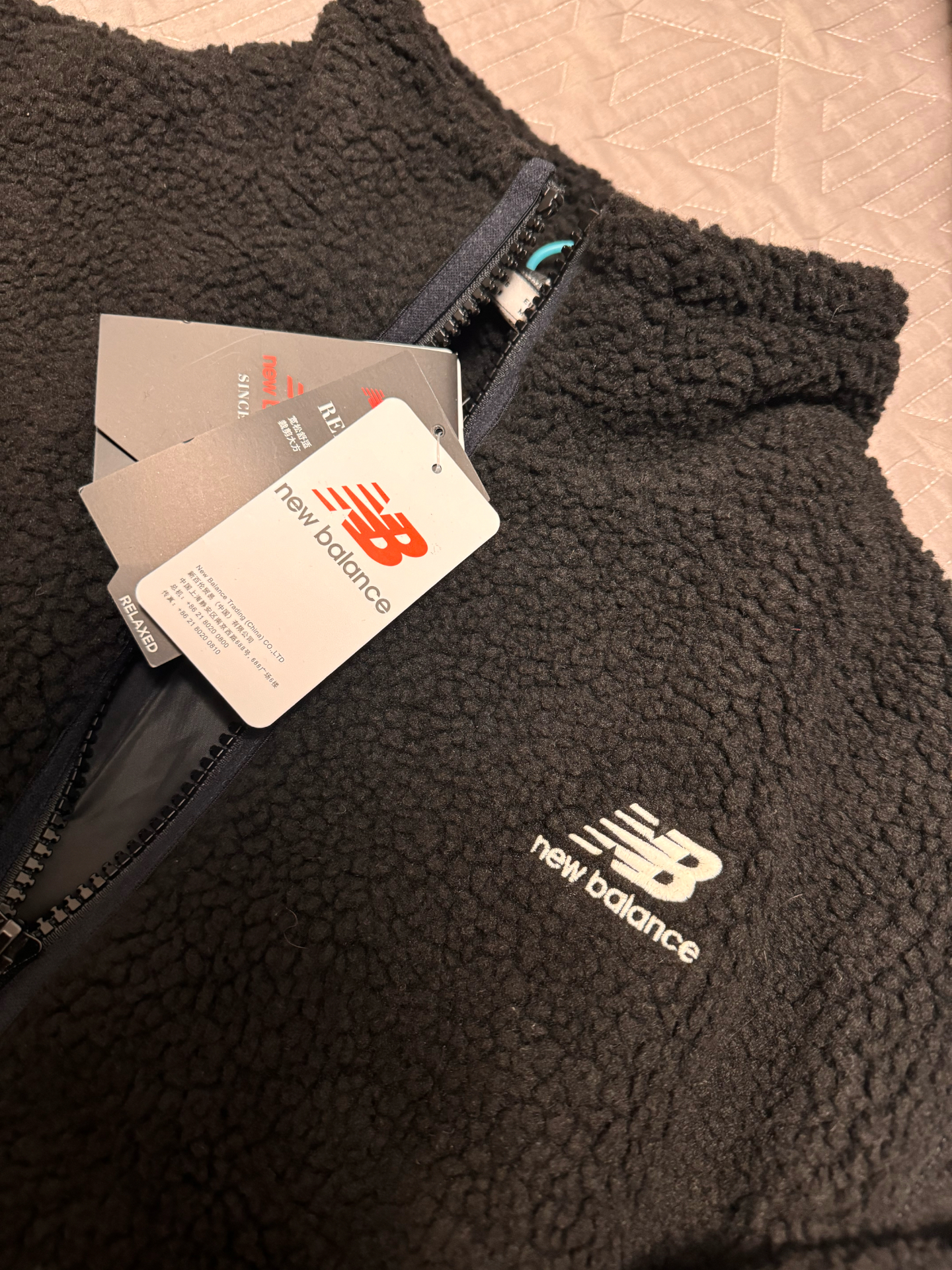 custom review-New Balance совместная брендированная куртка женская черная