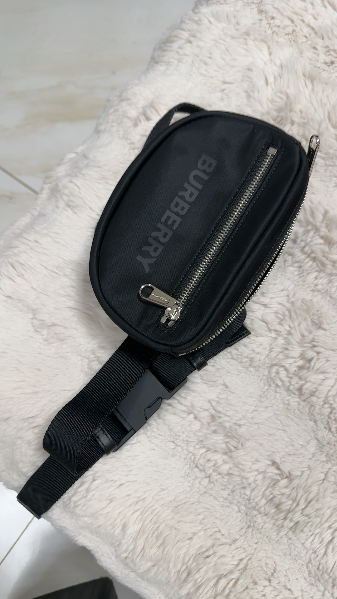 custom review-Burberry Нейлоновая Камера Сумка на одно плечо Поясная Сумка (Бандана) Маленькая Унисекс Черная