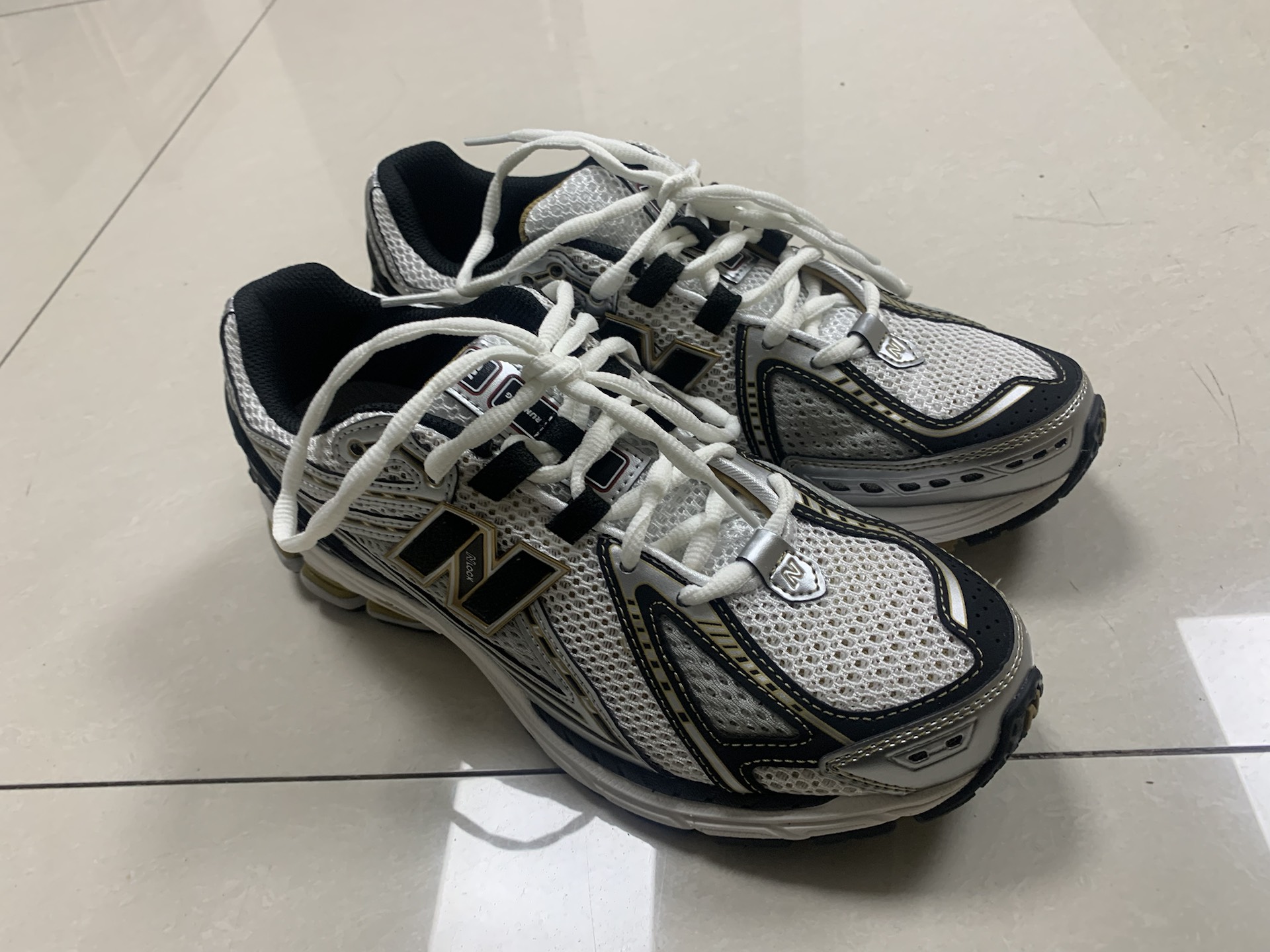 custom review-New Balance 1906R 'Metallic Silver Metallic Gold'