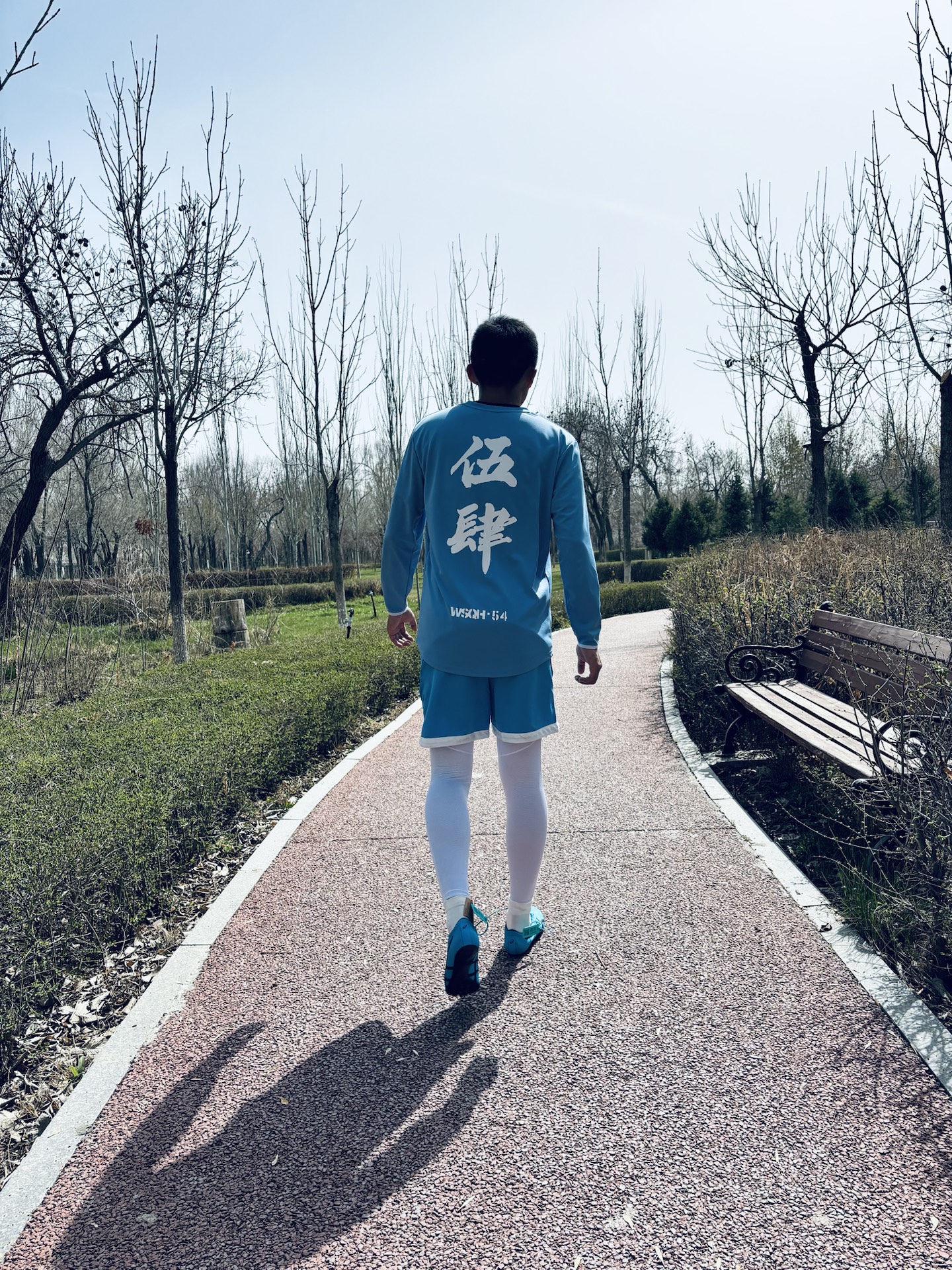 一路小跑进春天-蓝色妖姬穿搭