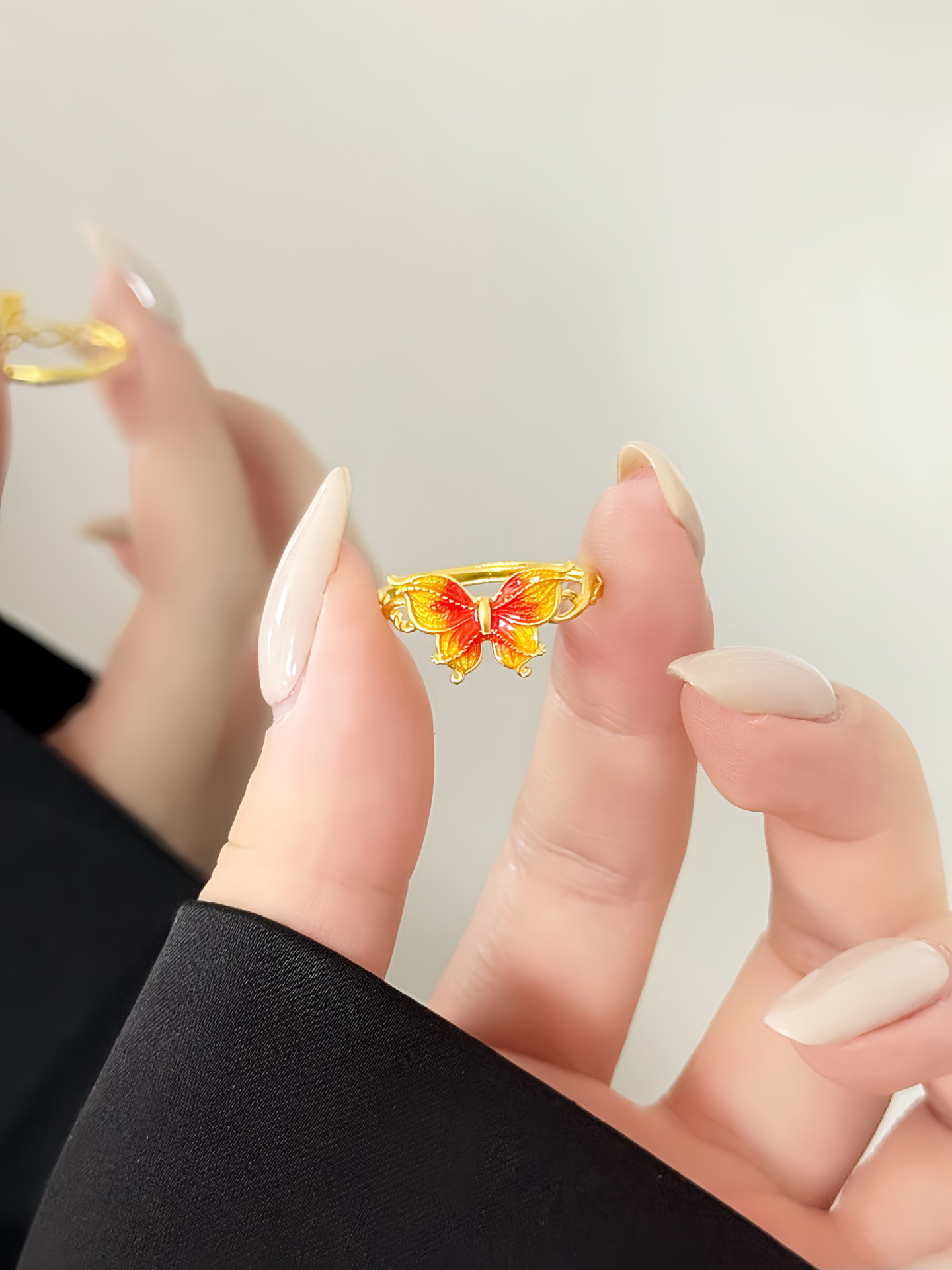 快看!黄金蝴蝶戒指也太美了
