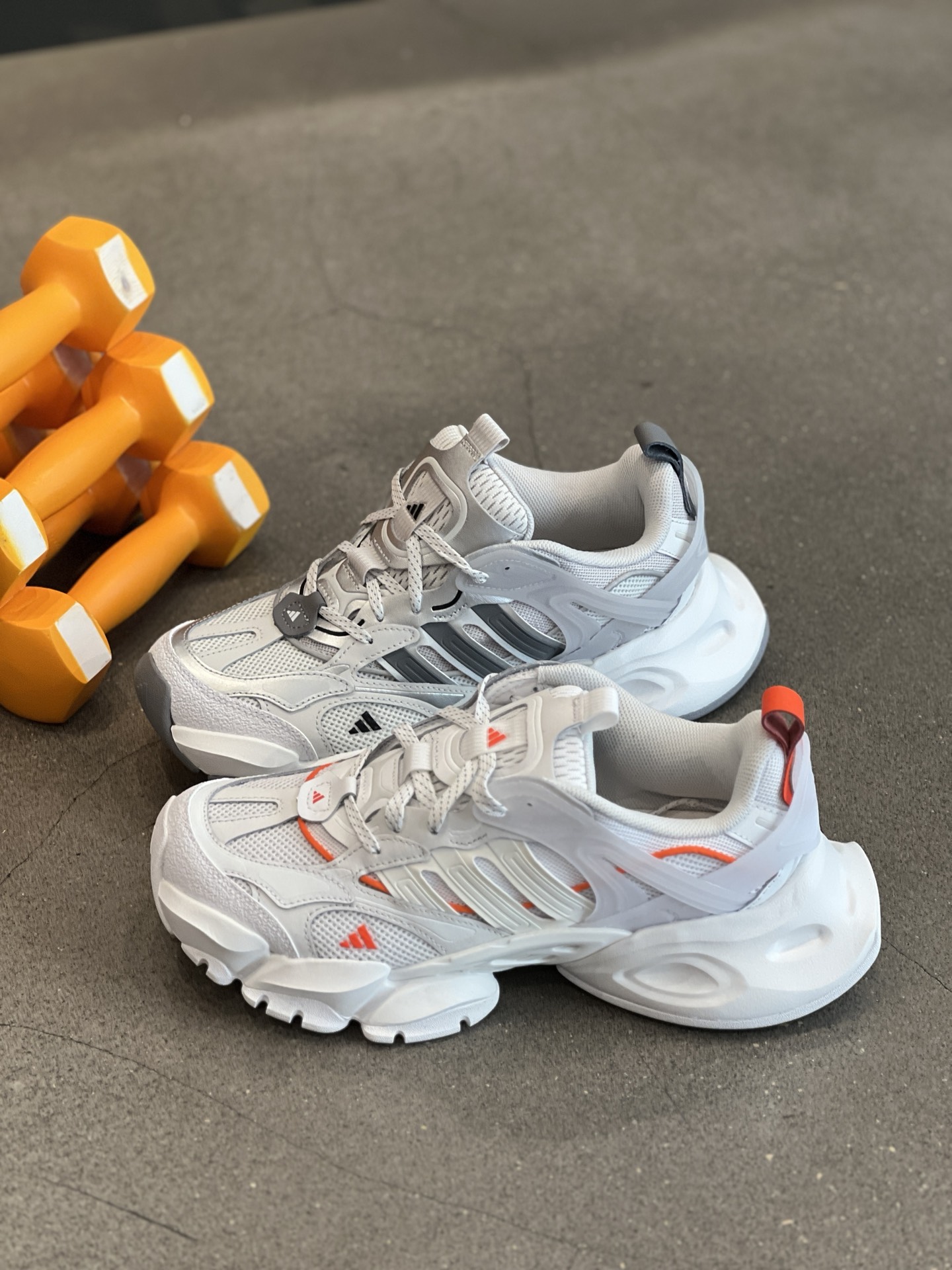 阿迪达斯 y3k 机甲鞋〖赛博银光波