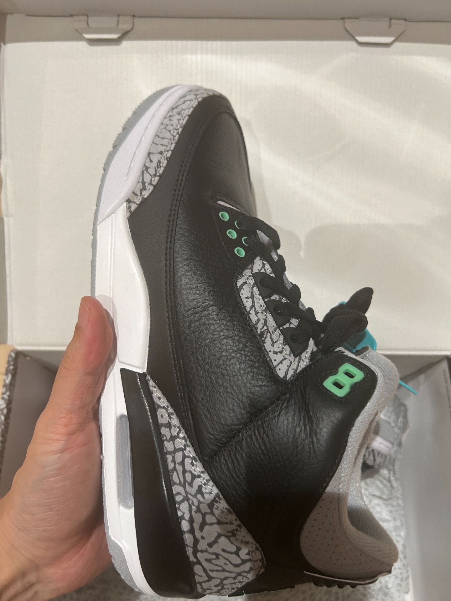 custom review-Air Jordan 3 'Green Glow'