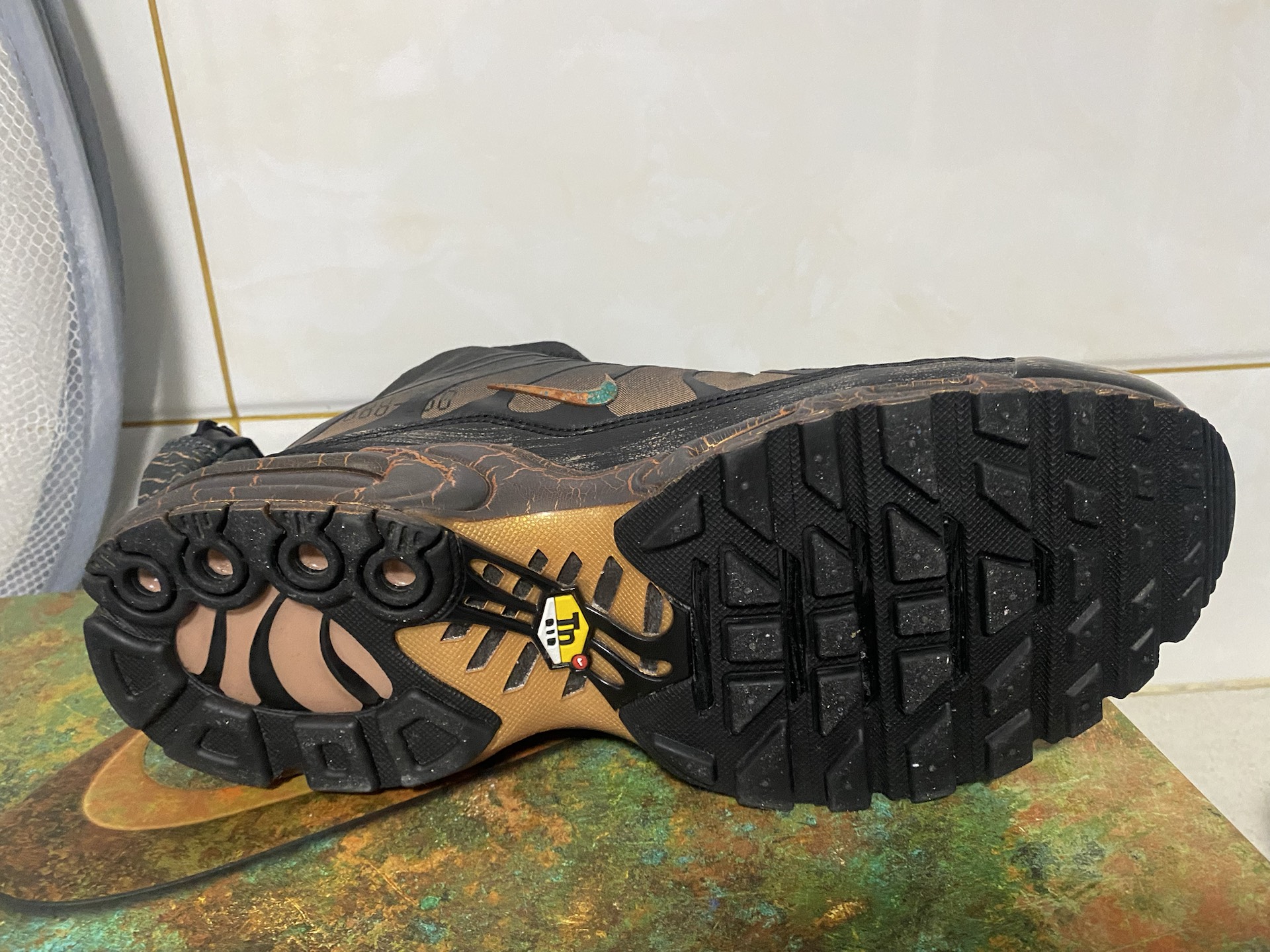 custom review-Nike Air Max Plus Водонепроницаемый MID Топ Повседневный Городской Коммутирование Беговые кроссовки Мужской Черный Серый