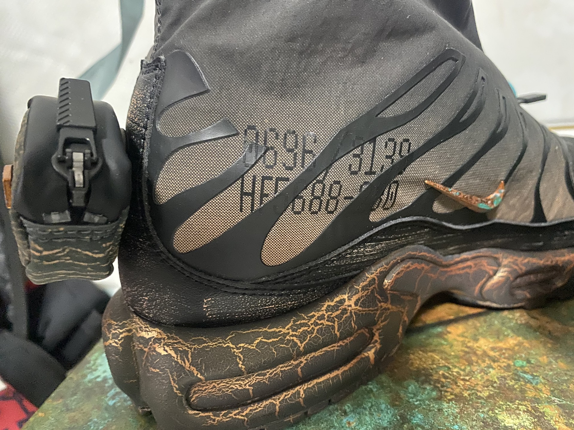 custom review-Nike Air Max Plus Водонепроницаемый MID Топ Повседневный Городской Коммутирование Беговые кроссовки Мужской Черный Серый