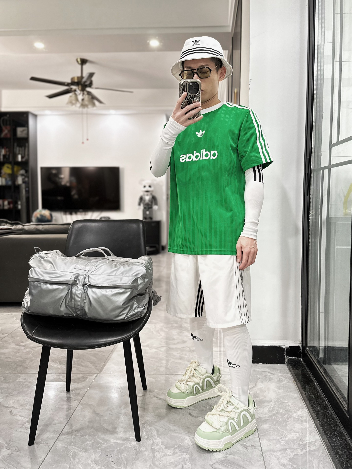 奇安达 q-and 板鞋,那奶油绿配色简直太绝了,面包造型可爱又时尚,厚底