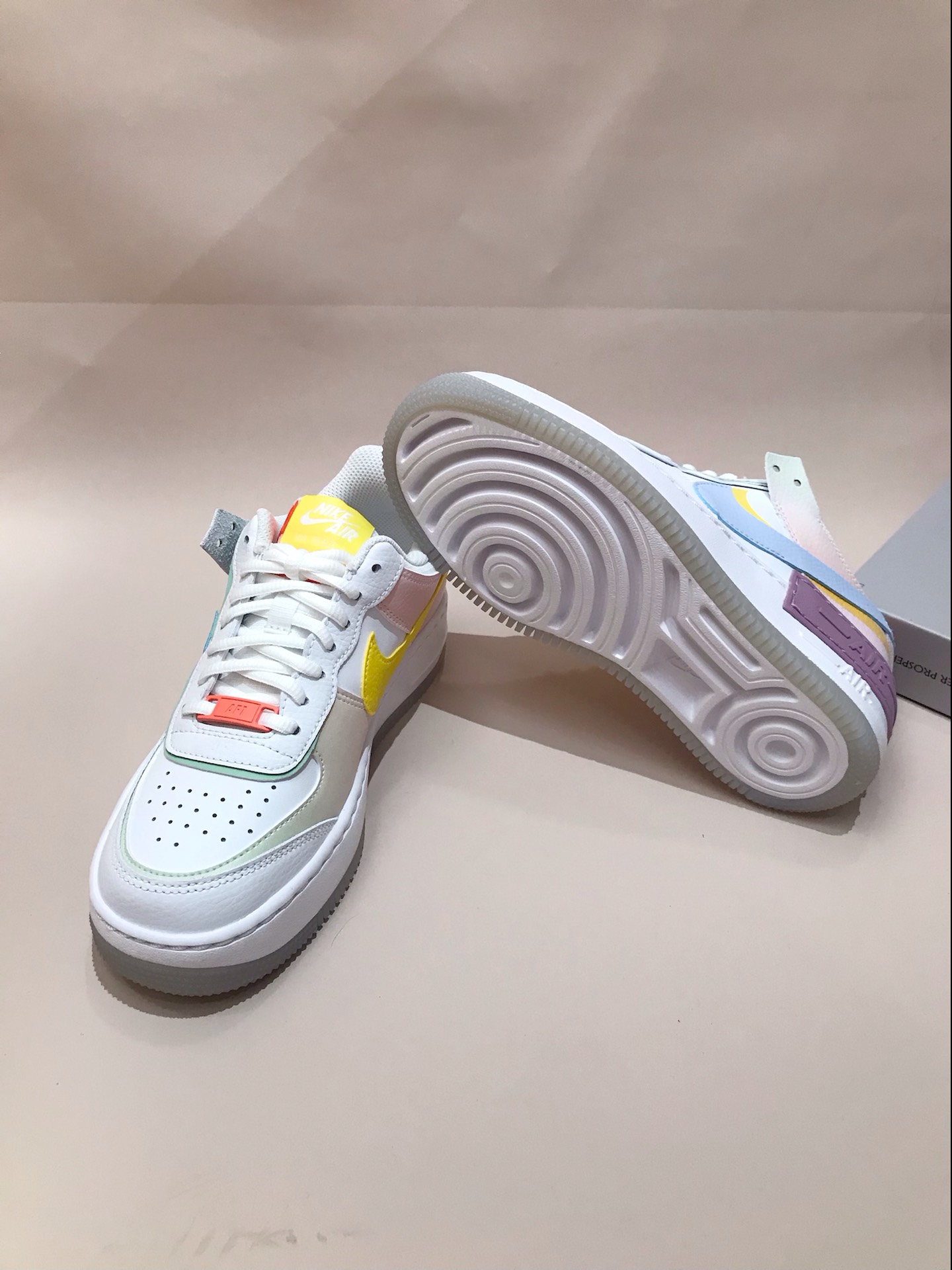耐克	af1 彩虹96鞋