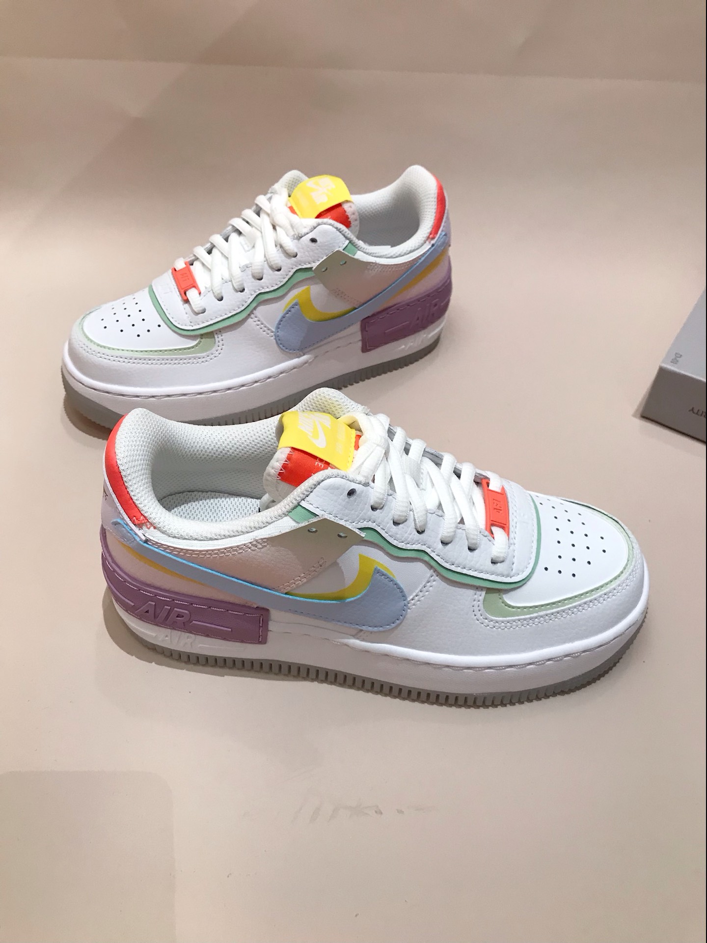 耐克	af1 彩虹96鞋