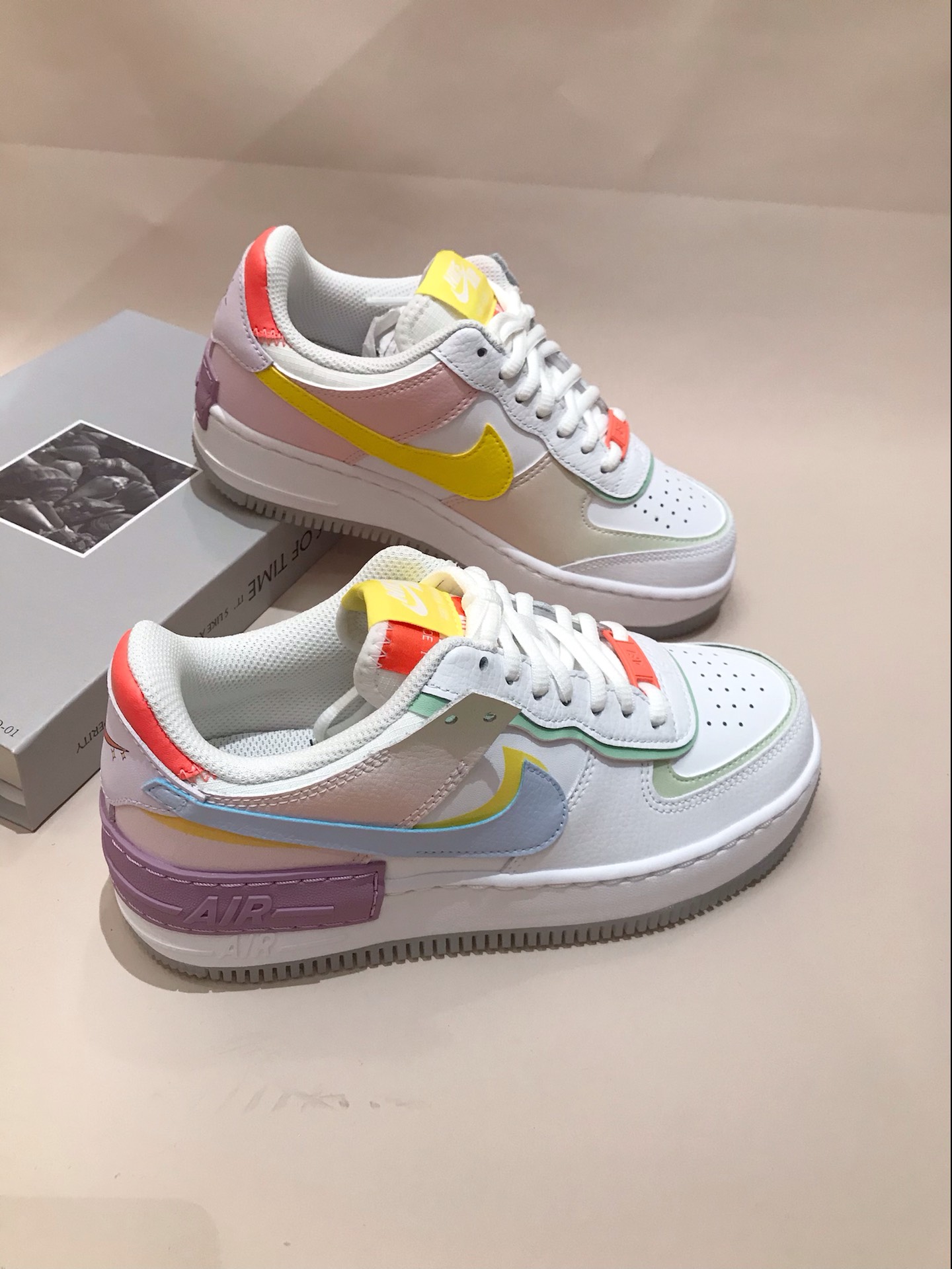 耐克	af1 彩虹96鞋