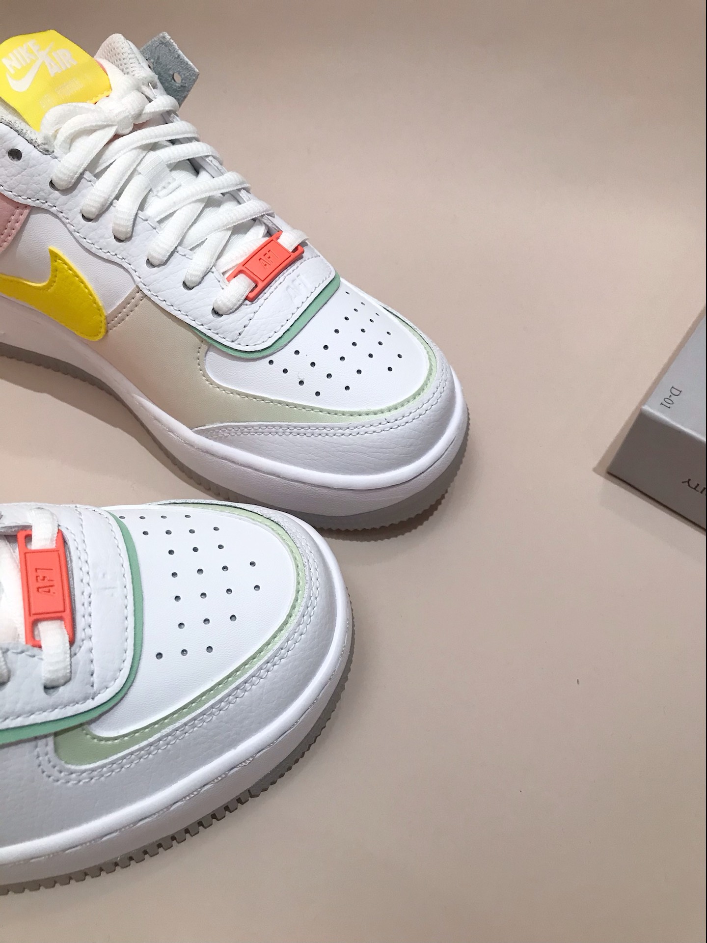 耐克	af1 彩虹96鞋