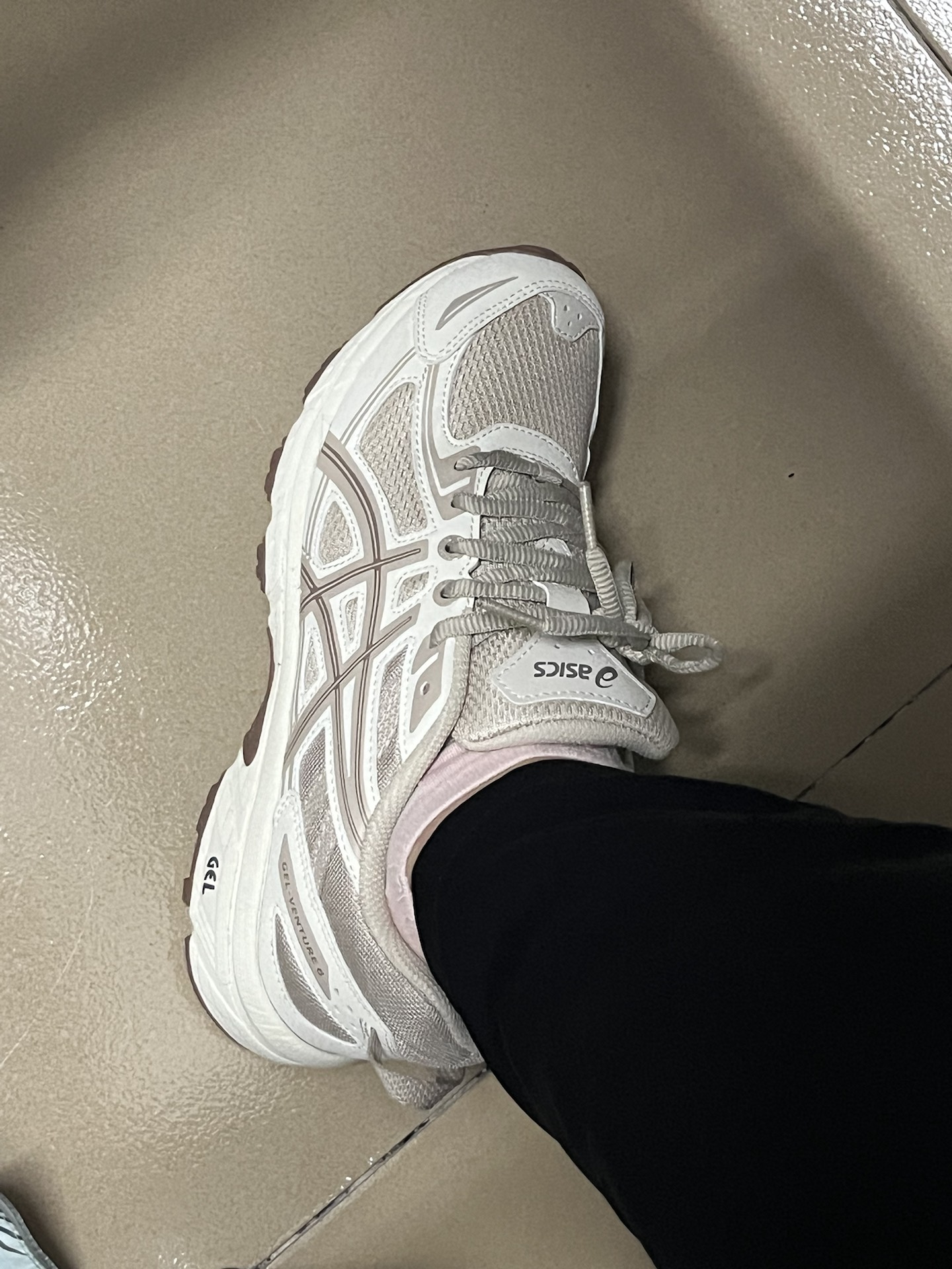 custom review-ASICS Gel Venture 6 Устойчивые к истиранию Низкие Кроссовки для Бега Женские Бежево-Серые
