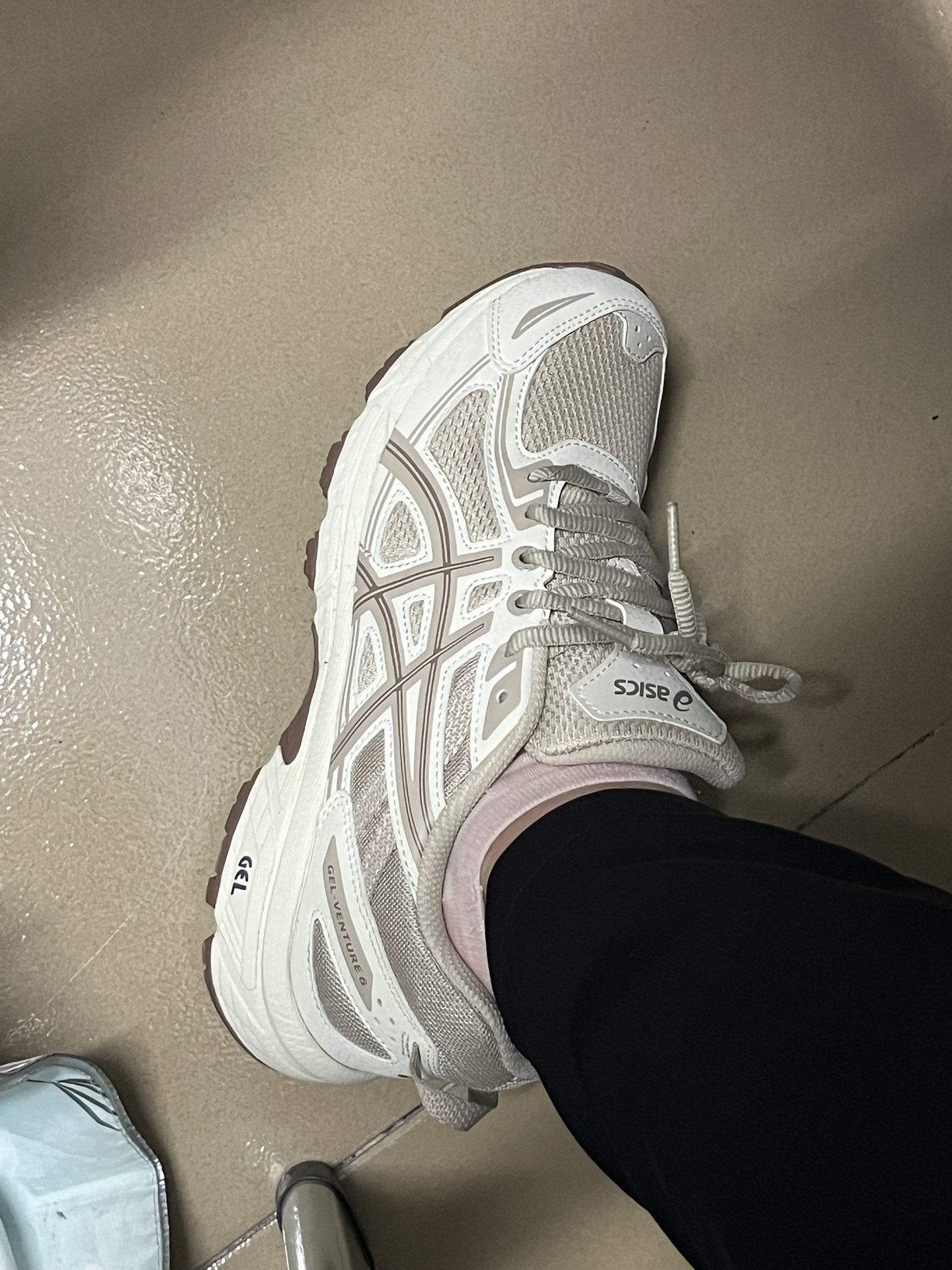 custom review-ASICS Gel Venture 6 Устойчивые к истиранию Низкие Кроссовки для Бега Женские Бежево-Серые