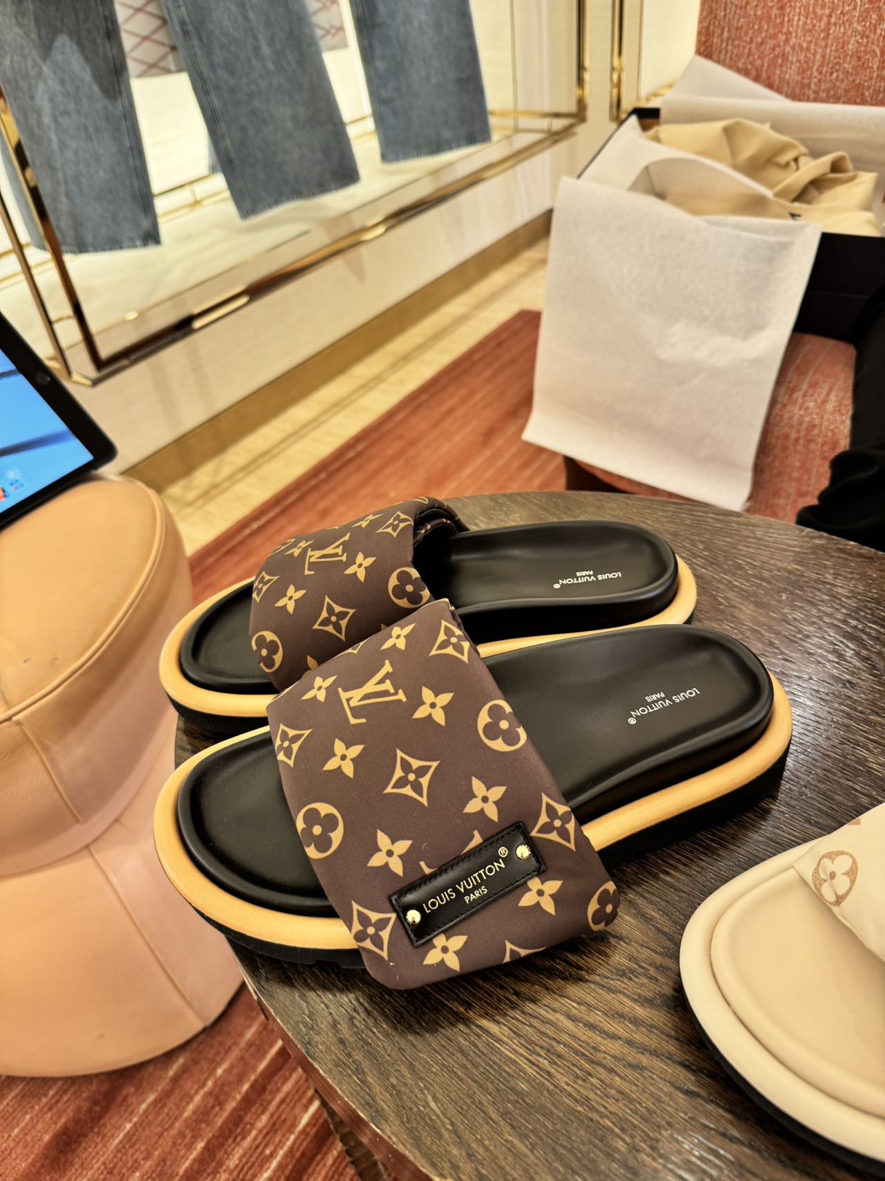 宝藏拖鞋分享  #带着lv去旅行 #lv面包拖鞋 #lv拖鞋 路易威登