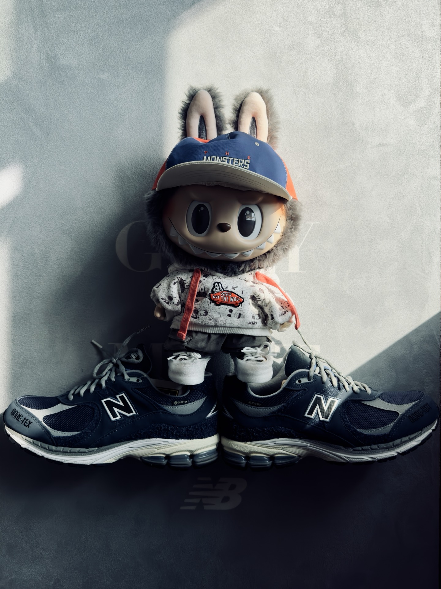 hoolywood x invincible®
m2002r 三方联名 在 invincible®