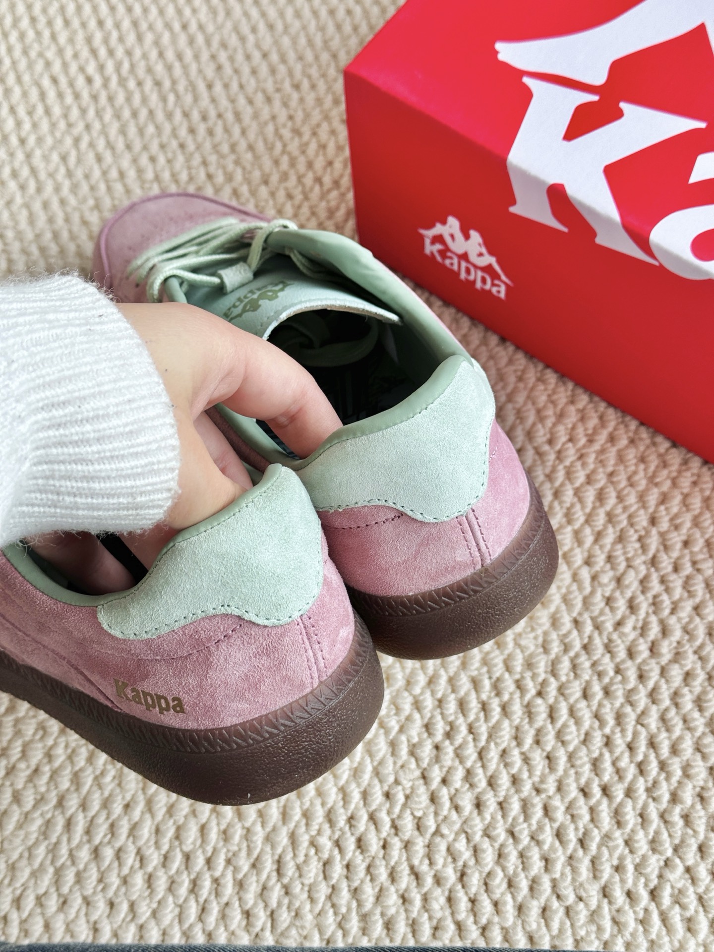 粉红色和绿色都融合在了一双kappa鞋上,超有春天的感觉～ 上脚给我第