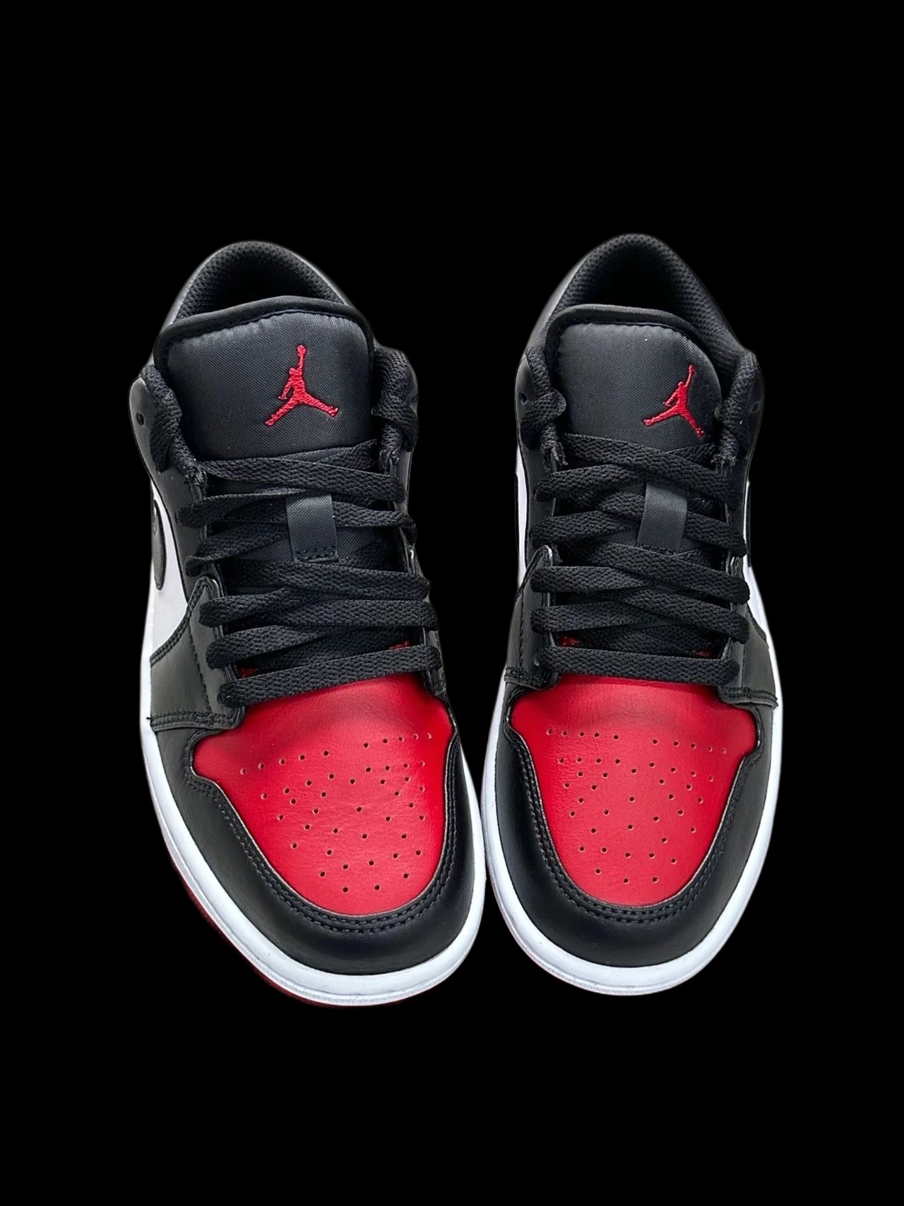 红红的黑脚趾aj1low 你后悔了吗?