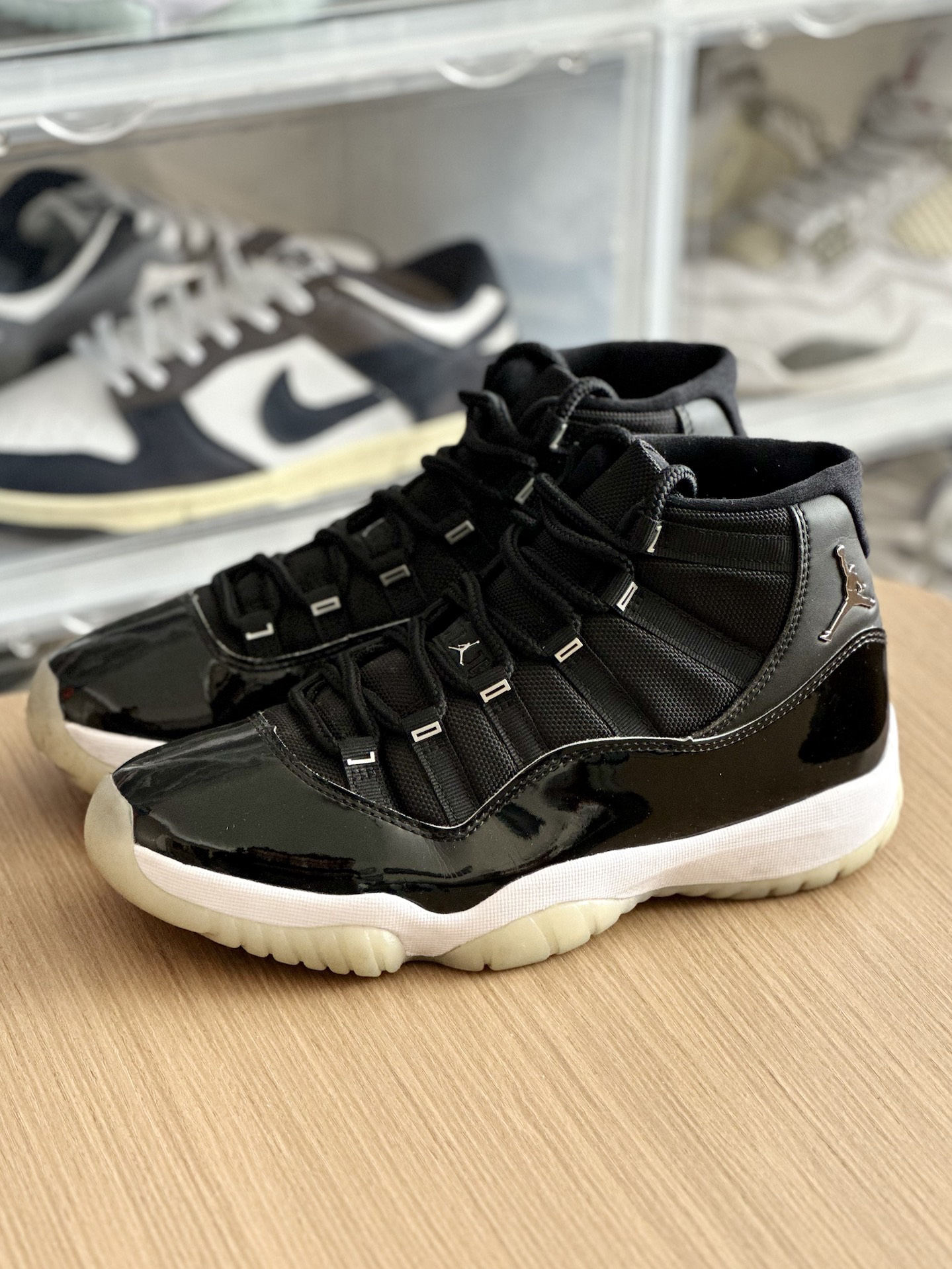 错,而且还很百搭耐看91 银色金属光泽 jordan 字样鞋带孔上的设计夜